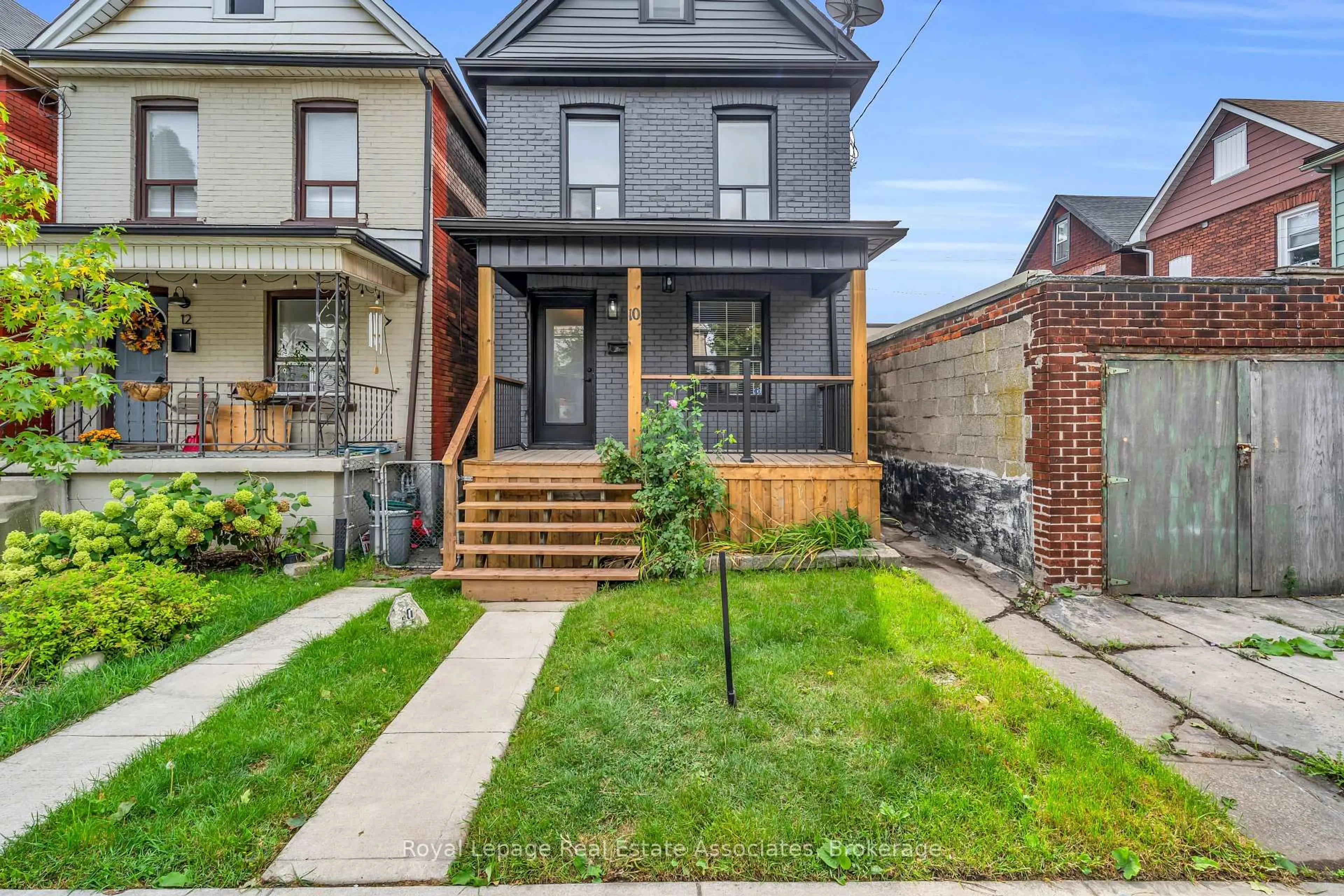 Home with brick exterior material, street for 10 Gordon St, Hamilton Ontario L8L 3H2