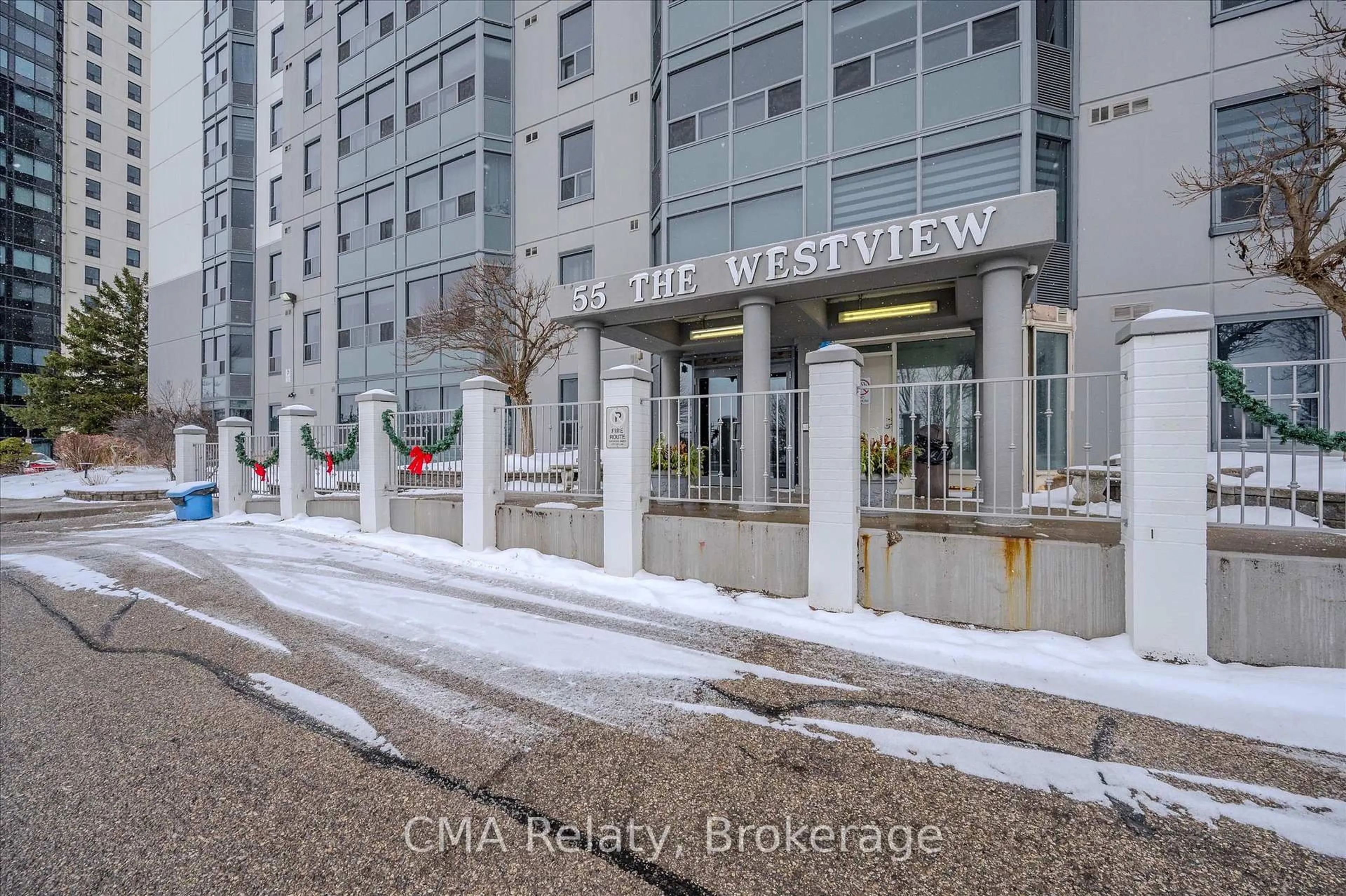 Lobby for 55 Green Valley Dr #607, Kitchener Ontario N2P 1Z6