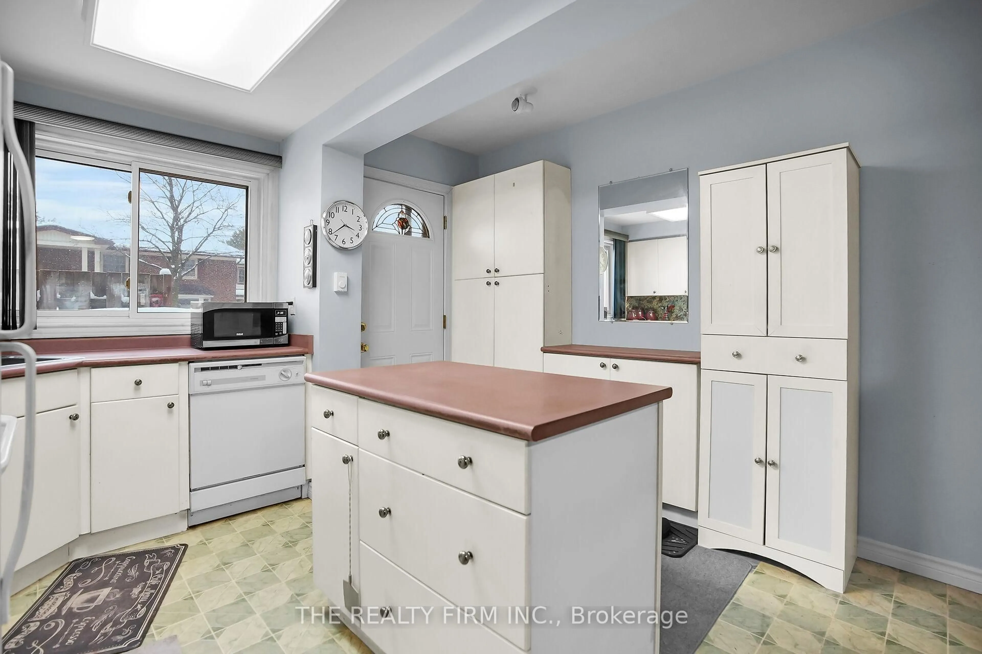 Unknown for 996 Kipps Lane, London East Ontario N5Y 4S5