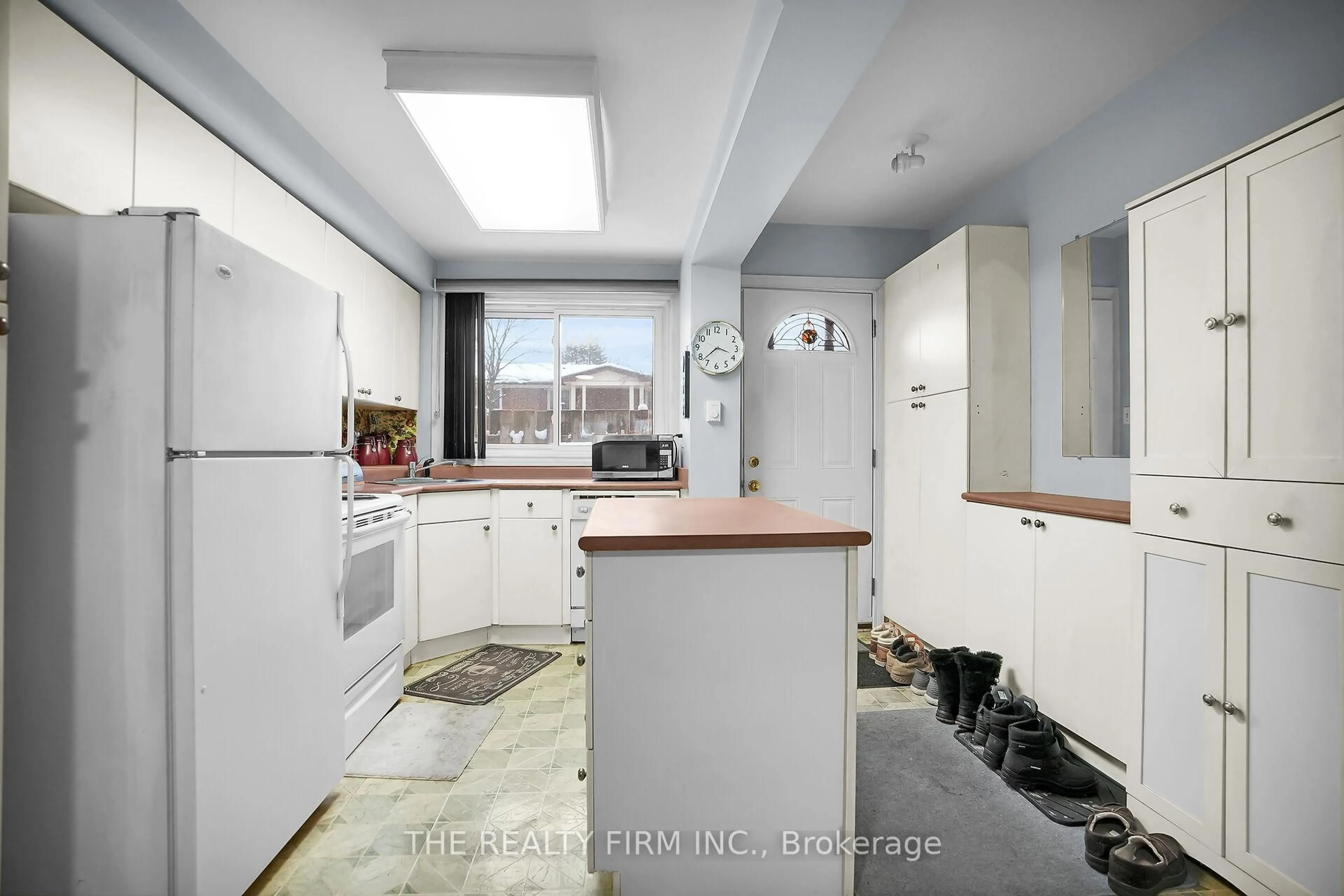 Standard kitchen, unknown for 996 Kipps Lane, London East Ontario N5Y 4S5