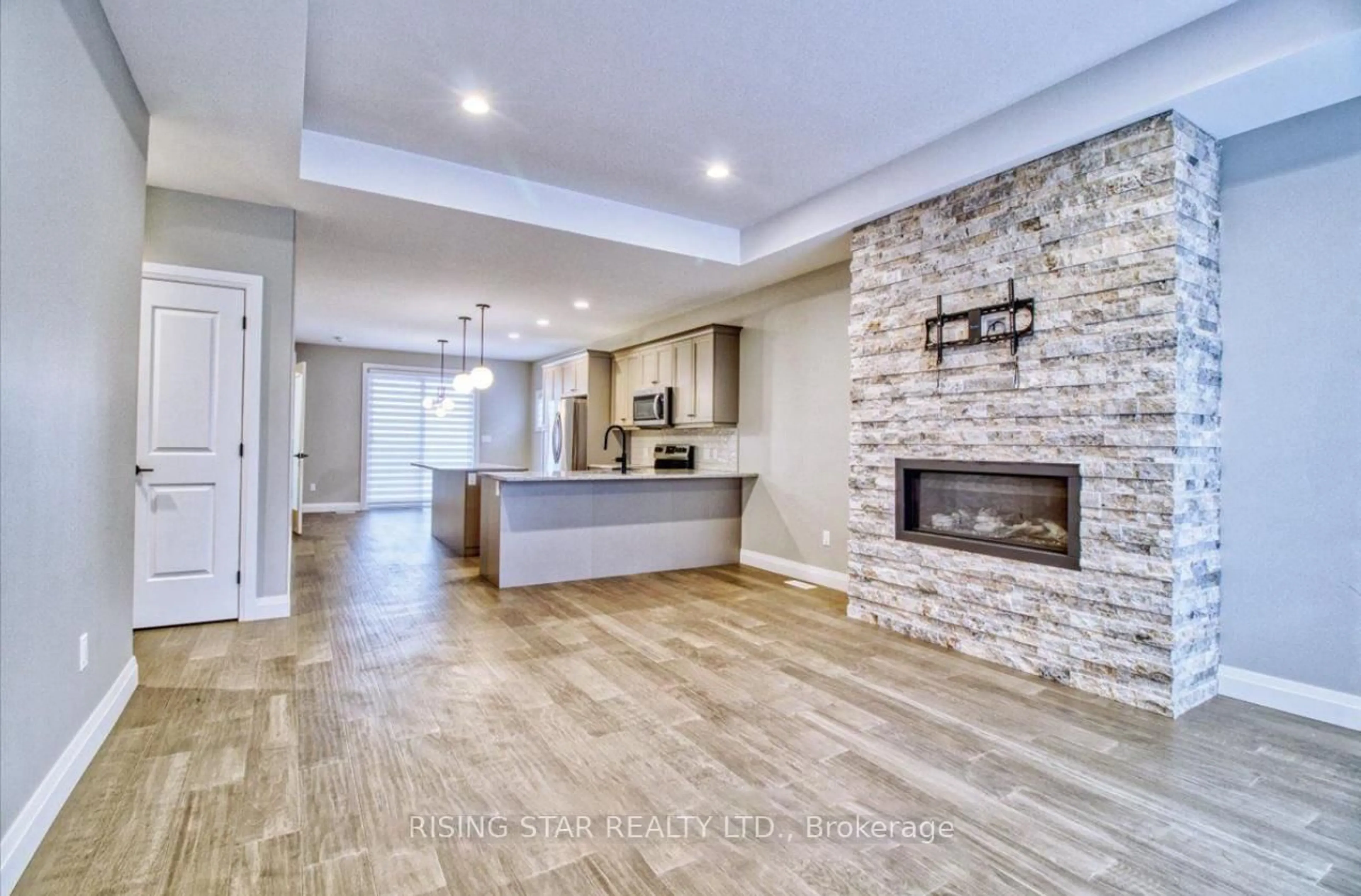 Open concept kitchen, ceramic/tile floor for 30 Evening Dr, Chatham-Kent Ontario N7L 0B6