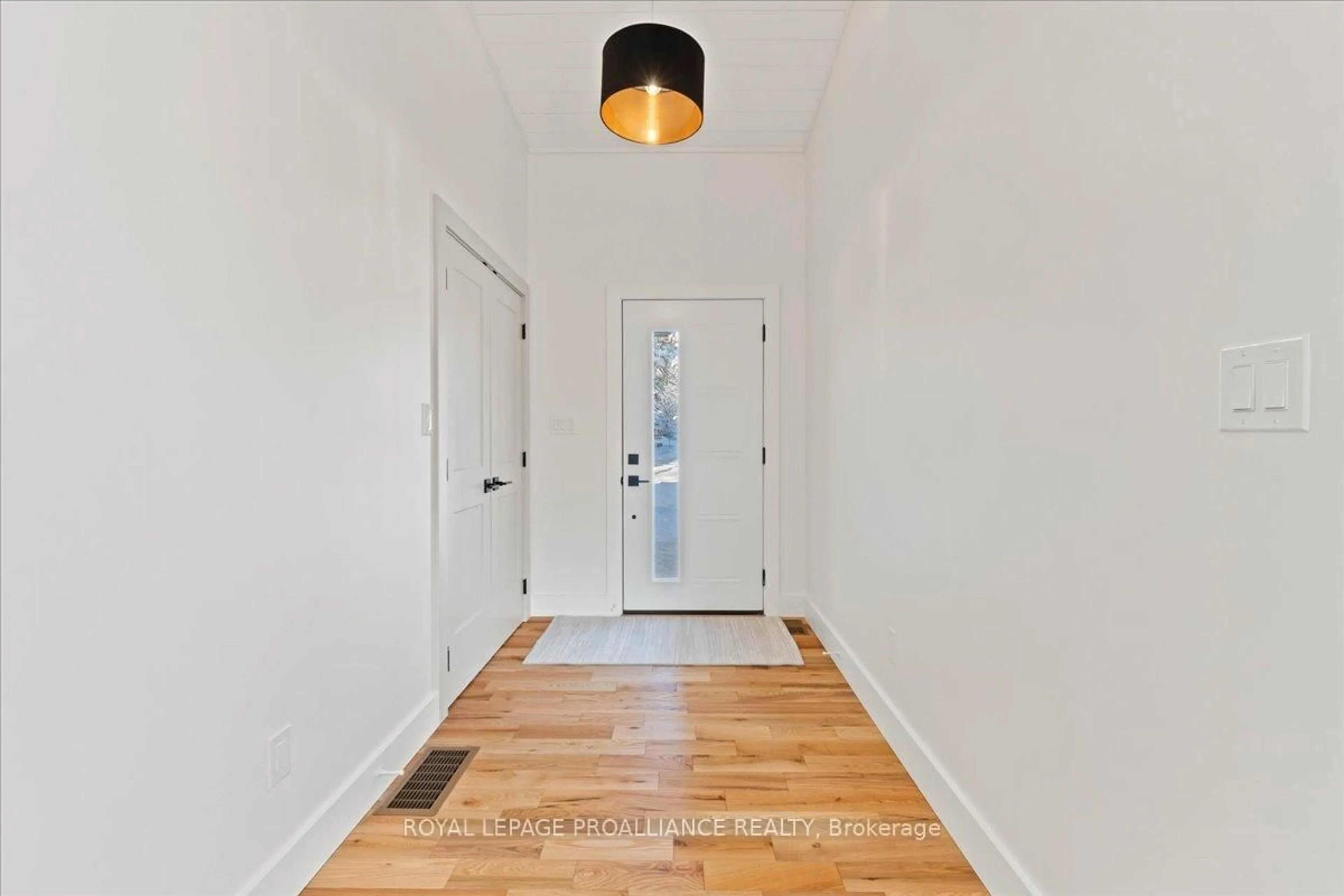 Indoor entryway for 1378 Slab St, Madoc Ontario K0K 2K0