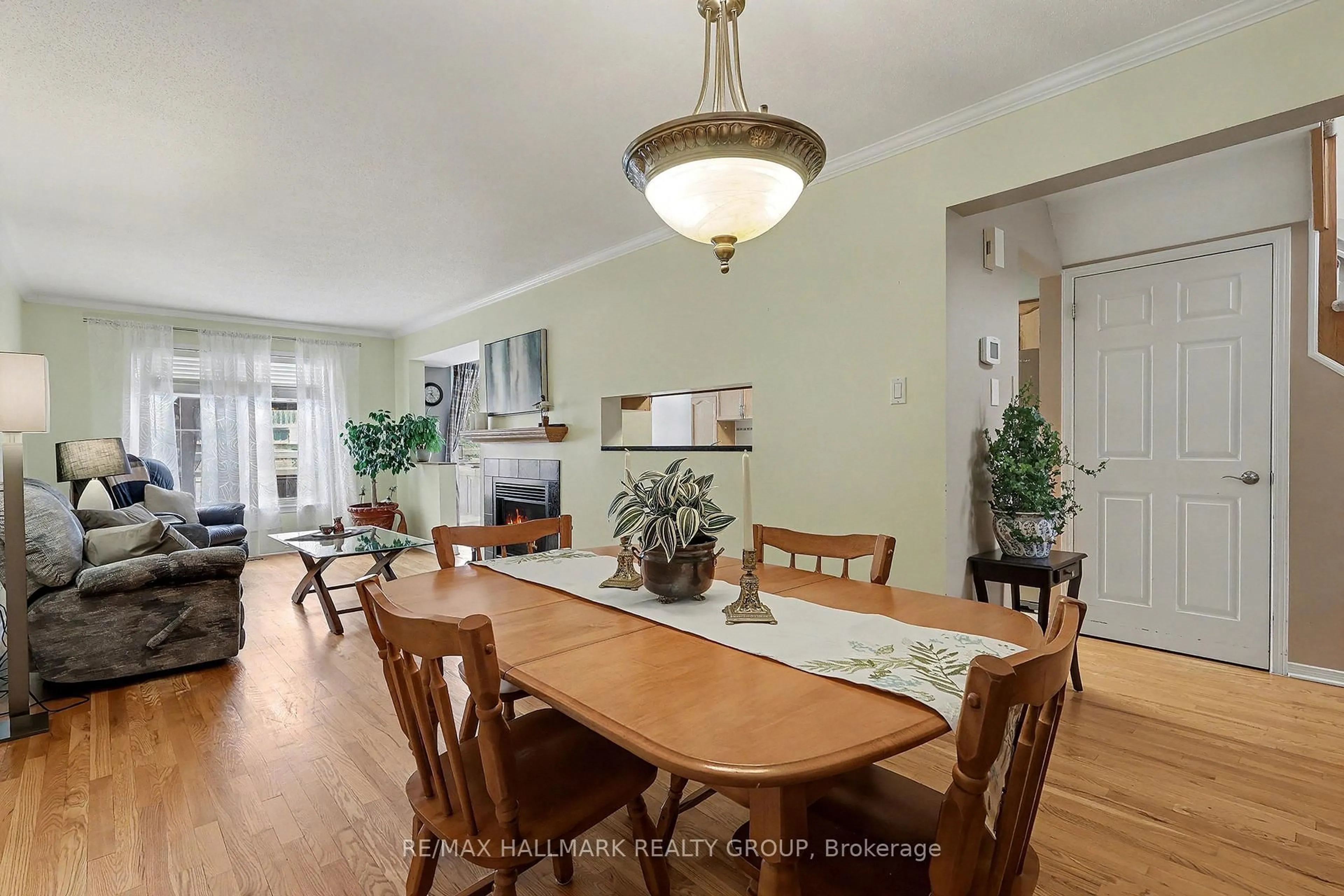 Dining room, wood/laminate floor for 1690 Jobin Cres, Ottawa Ontario K1J 1C5