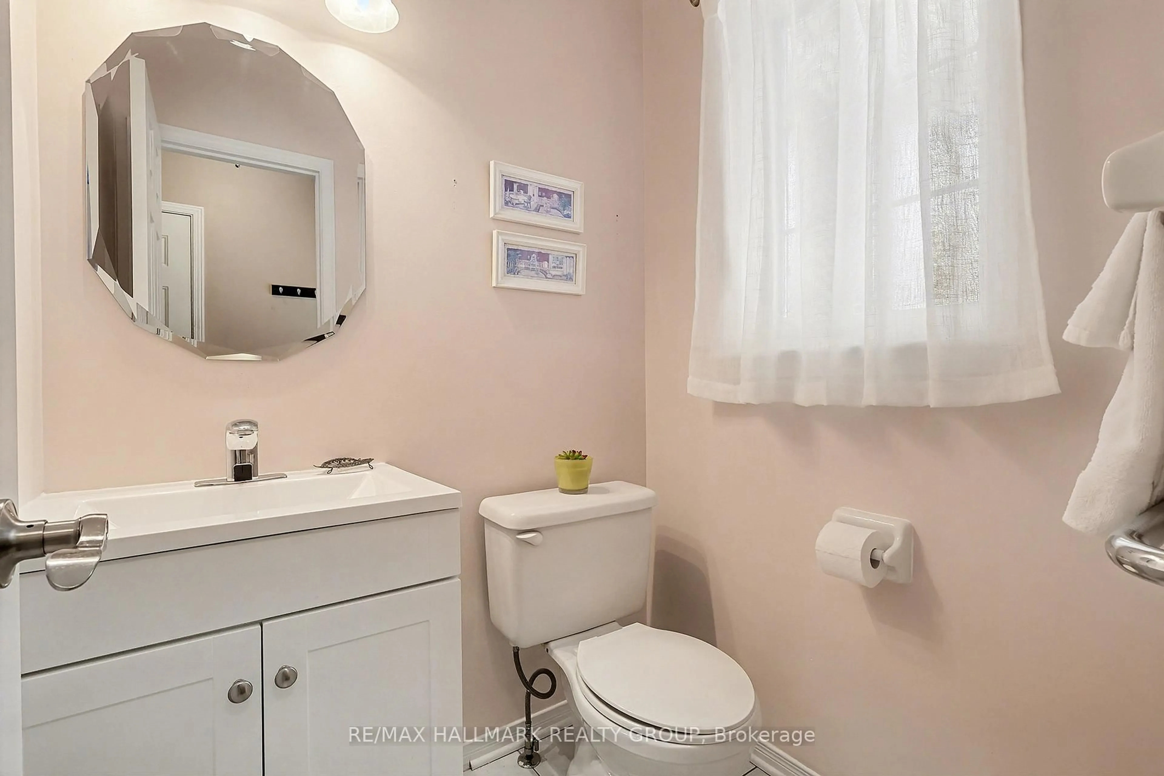Standard bathroom, ceramic/tile floor for 1690 Jobin Cres, Ottawa Ontario K1J 1C5