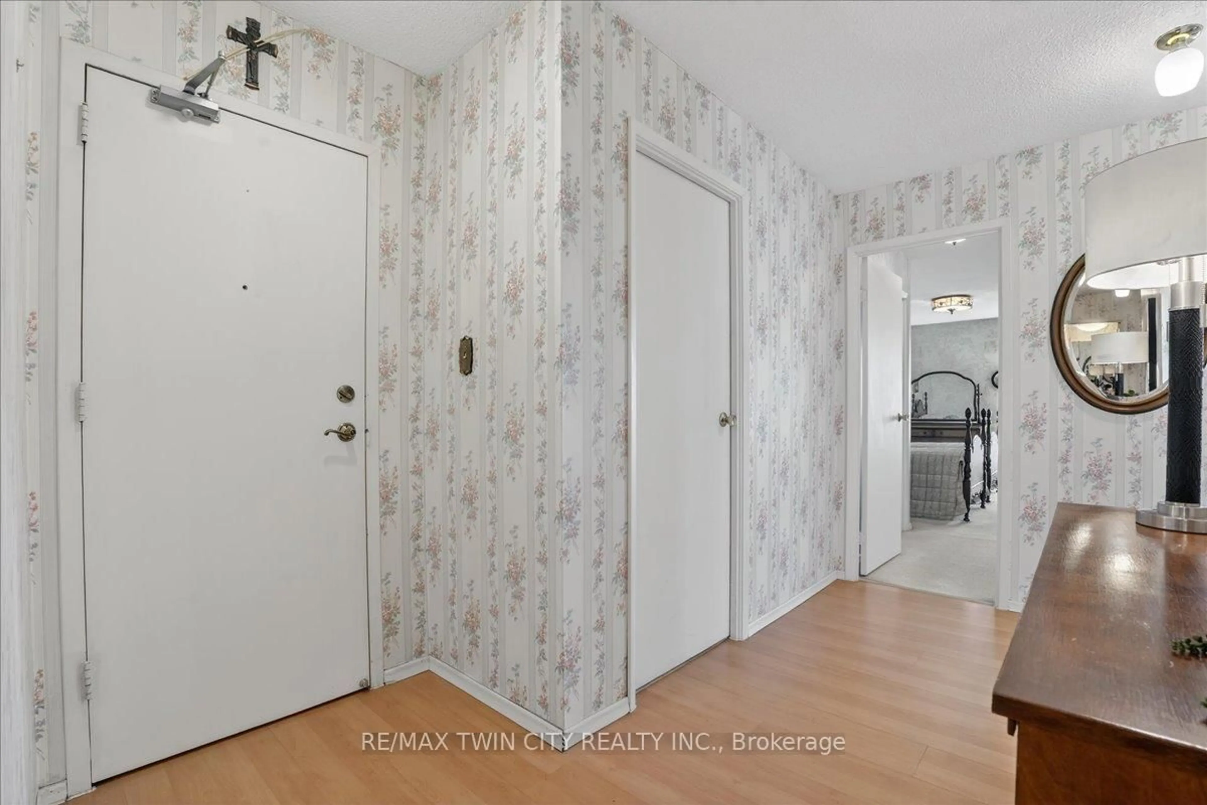 Indoor entryway for 19 Woodlawn Rd #706, Guelph Ontario N1H 7B1