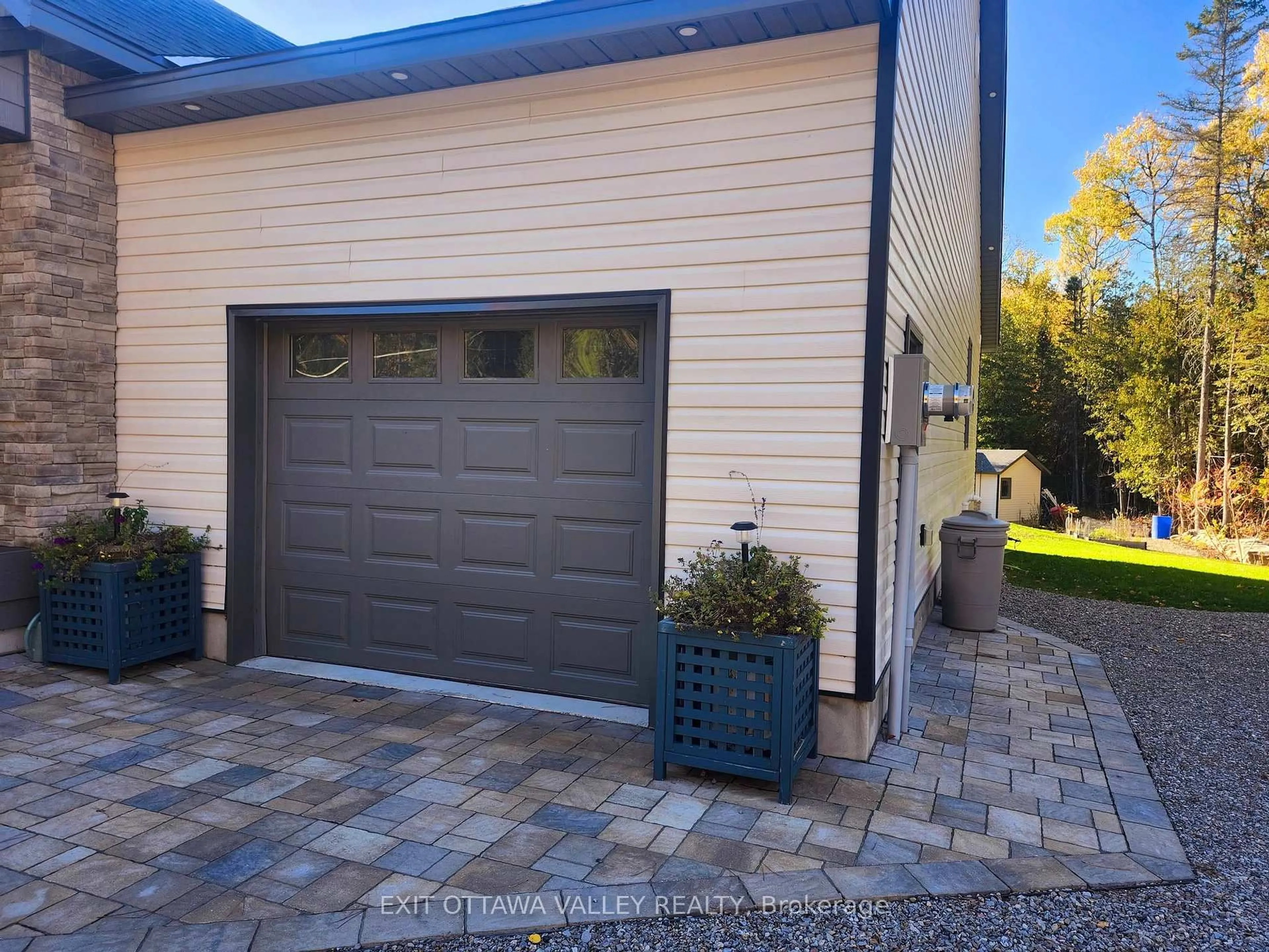 Indoor garage for 1485 Rapid Rd, Westmeath Ontario K0J 2L0