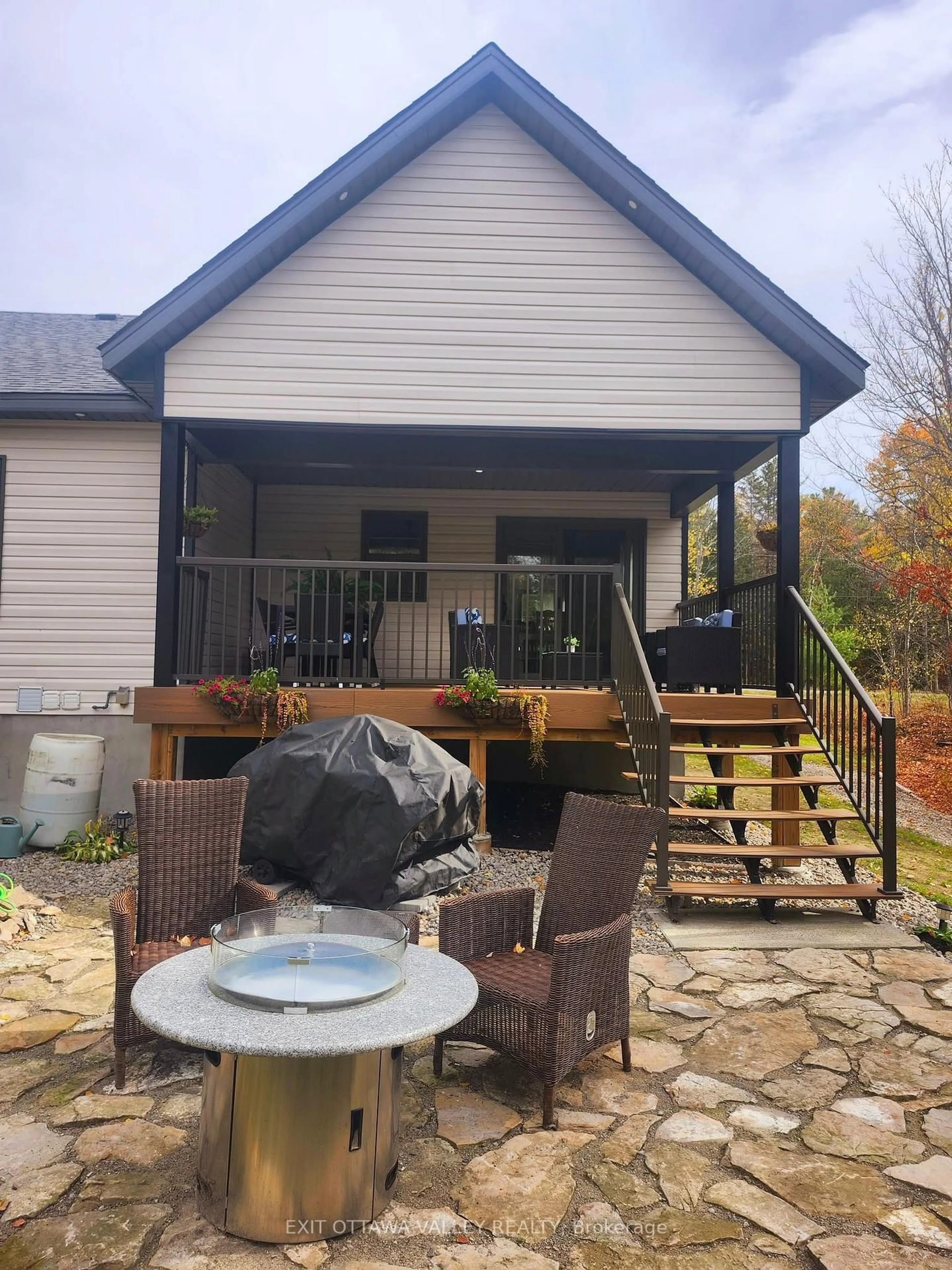 Patio, mountain view for 1485 Rapid Rd, Westmeath Ontario K0J 2L0