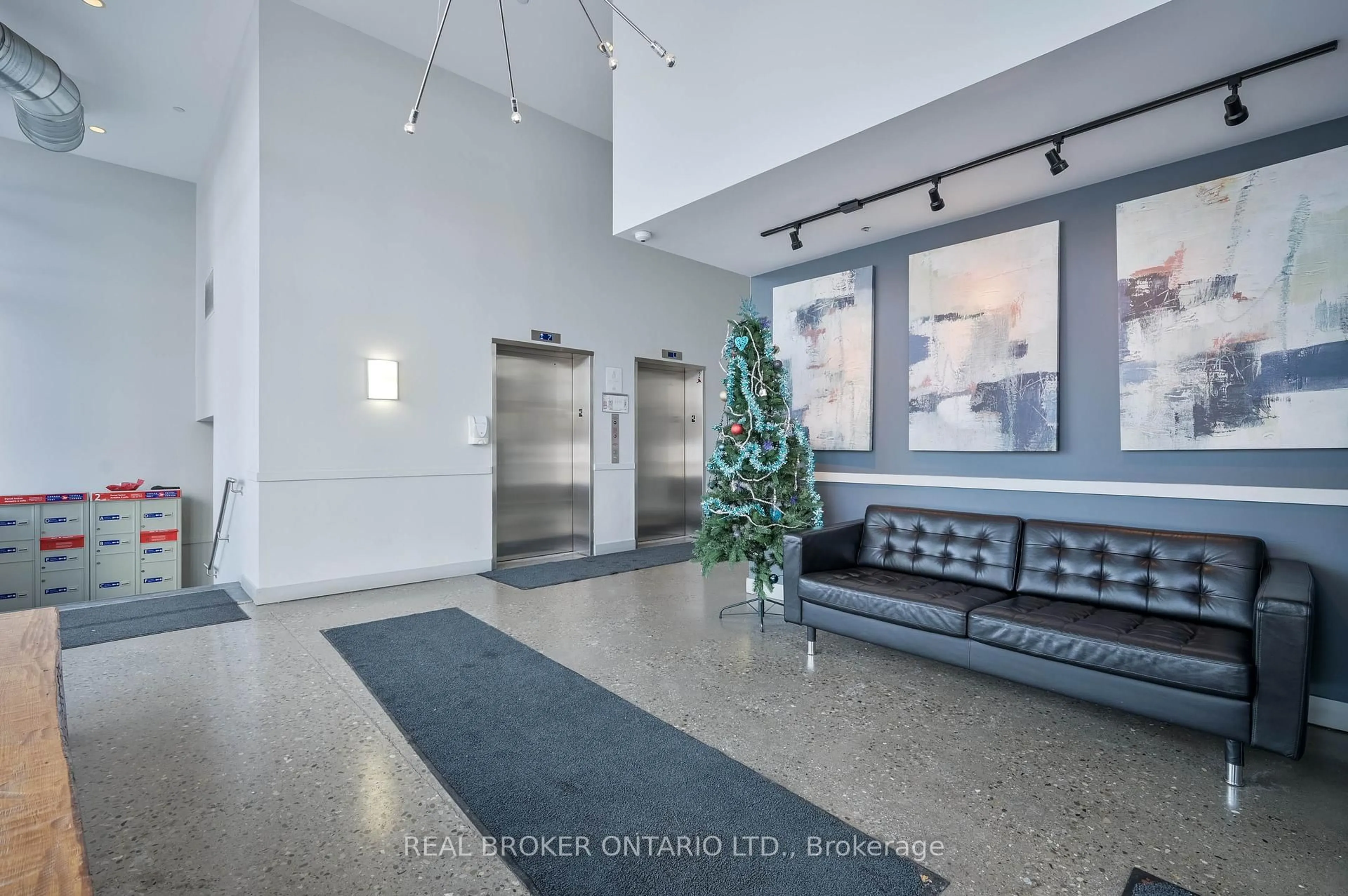 Indoor foyer for 1 Victoria St #203, Kitchener Ontario N2G 0B5