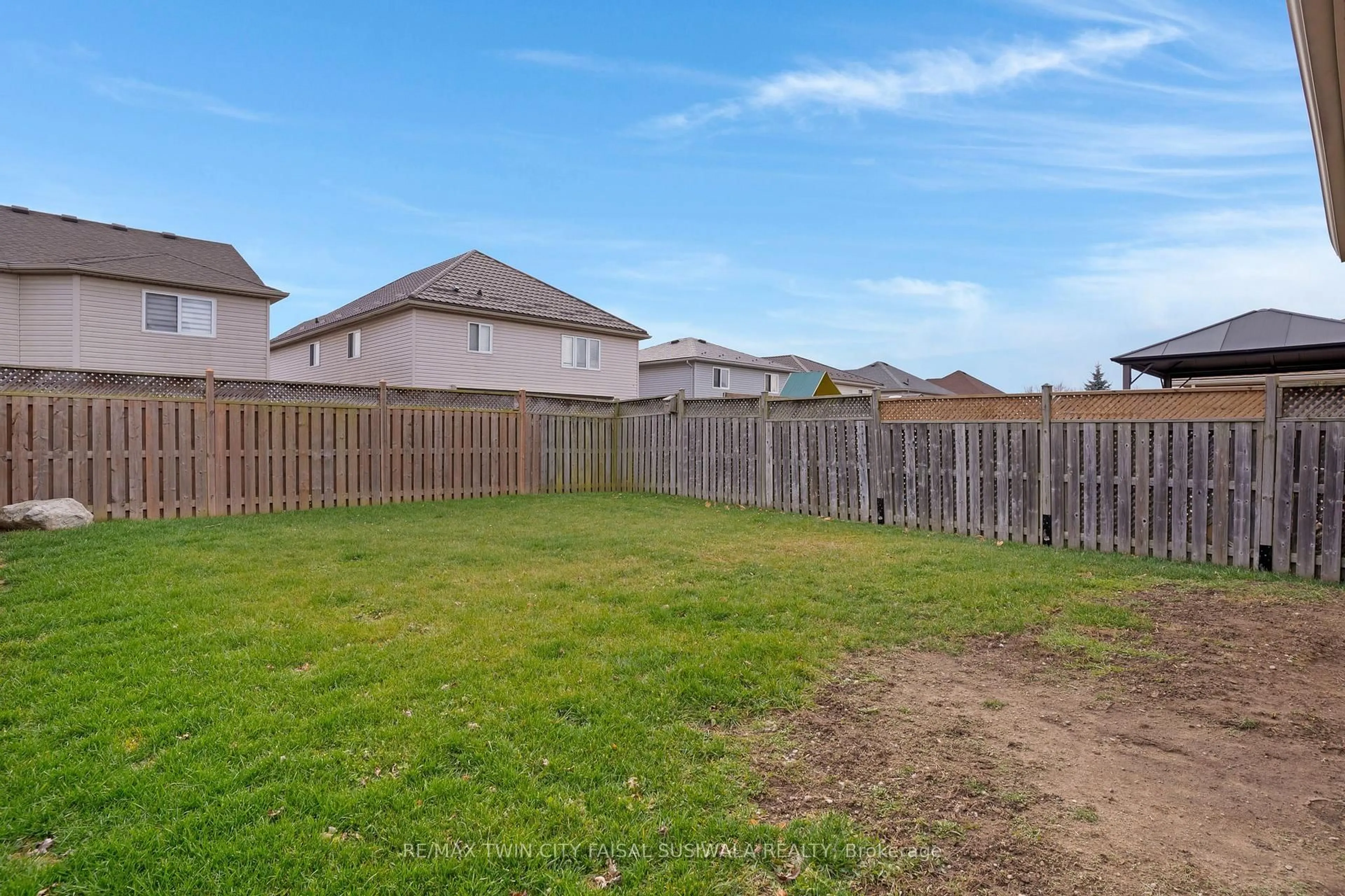 Patio, unknown for 32 Lilywood Dr, Cambridge Ontario N1P 1G9