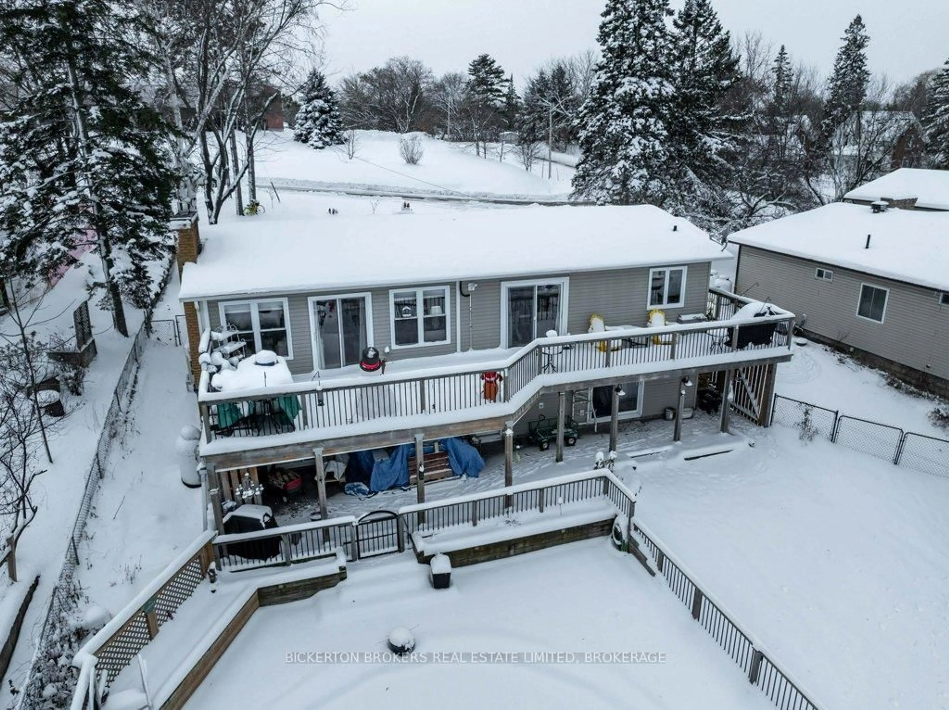 A pic from outside/outdoor area/front of a property/back of a property/a pic from drone, unknown for 4 Lakeview Dr, Westport Ontario K0G 1X0