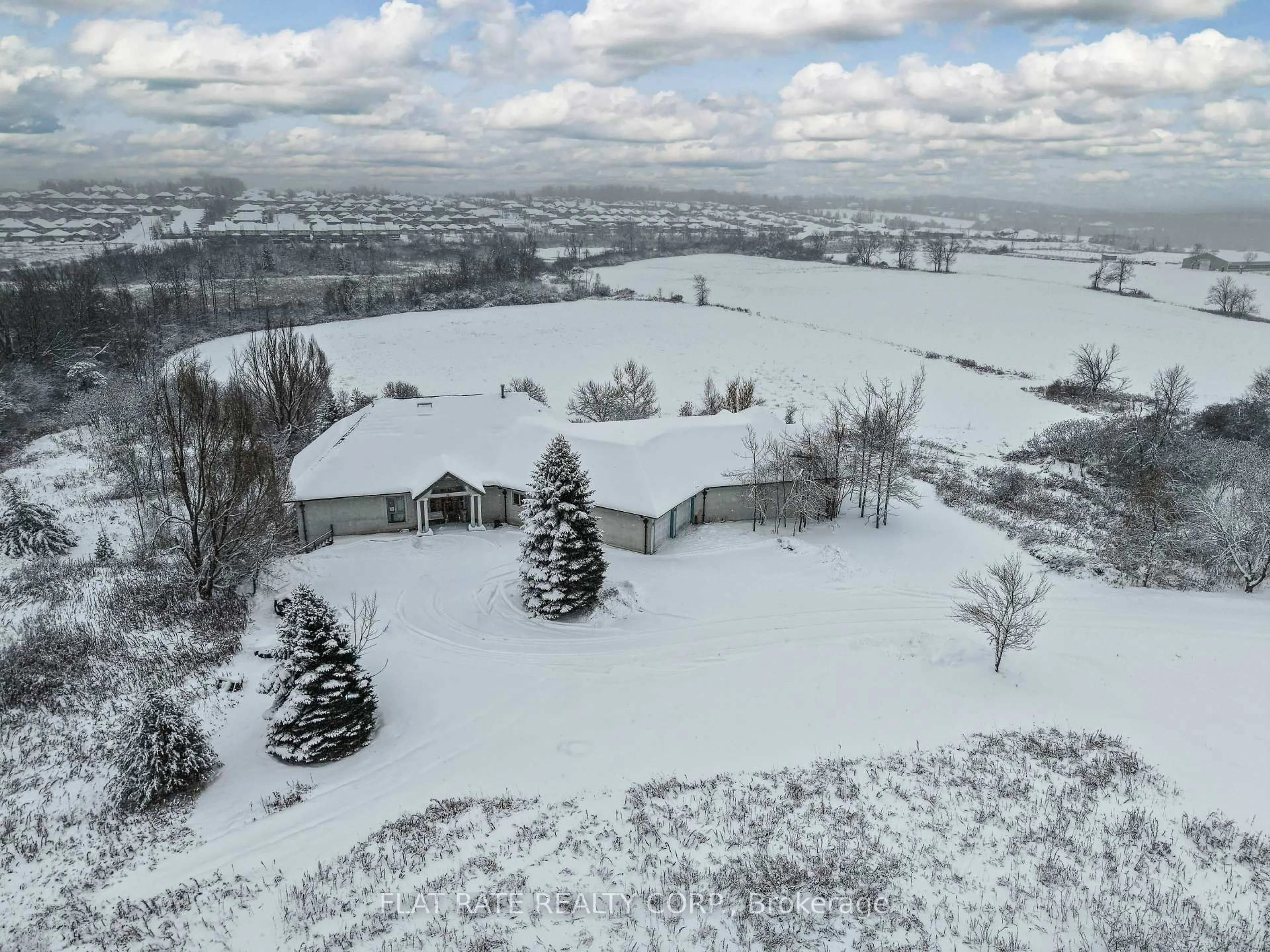 A pic from outside/outdoor area/front of a property/back of a property/a pic from drone, mountain view for 1315 Parkhill Rd, Peterborough Ontario K9J 6X4
