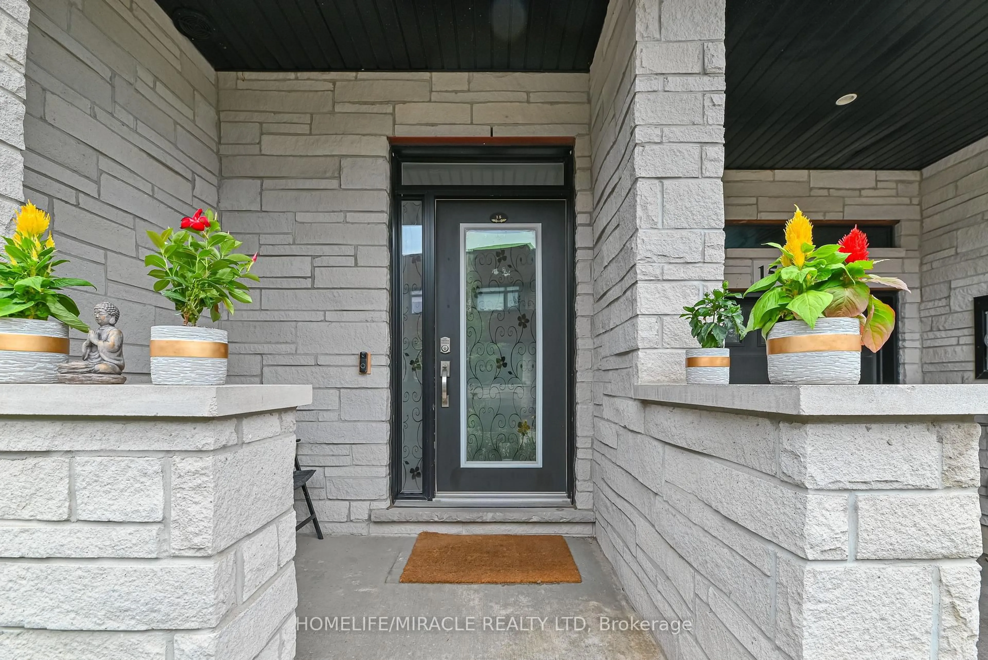 Indoor entryway for 35 Midhurst Hts #15, Hamilton Ontario L8J 0K9