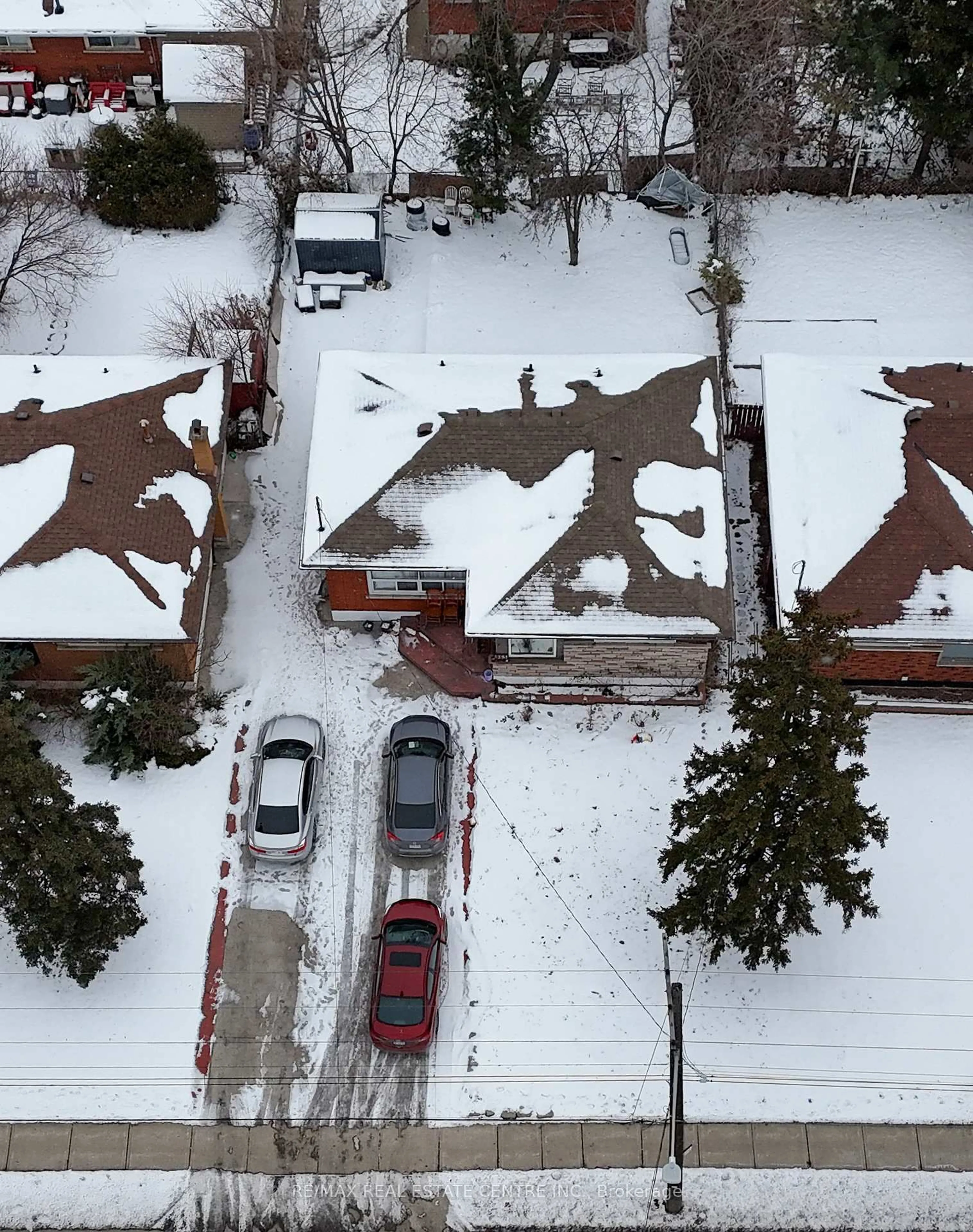 A pic from outside/outdoor area/front of a property/back of a property/a pic from drone, street for 953 Upper Sherman Ave, Hamilton Ontario L8V 3N4