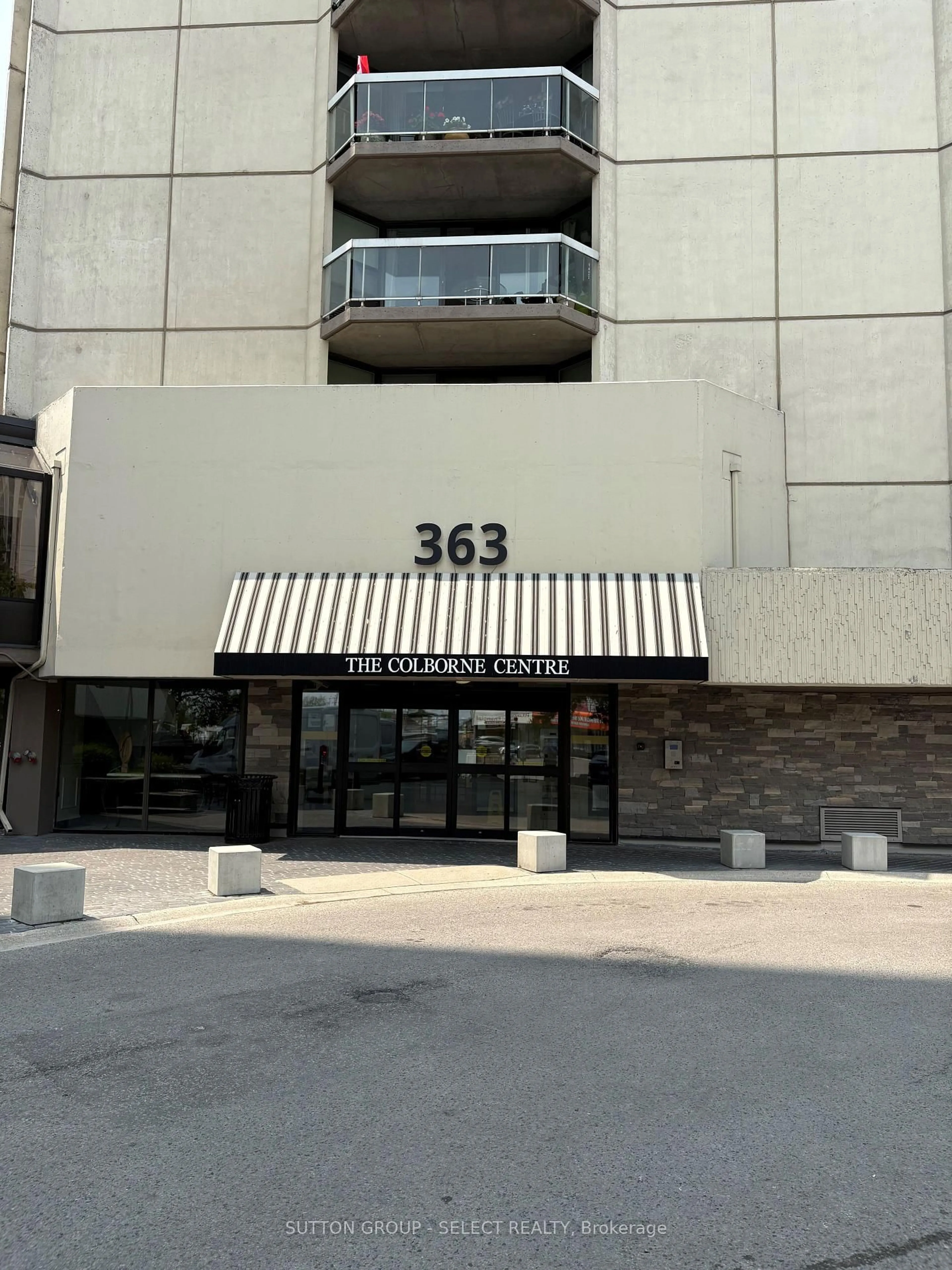 Indoor foyer for 363 COLBORNE St #1703, London East Ontario N6B 3N3