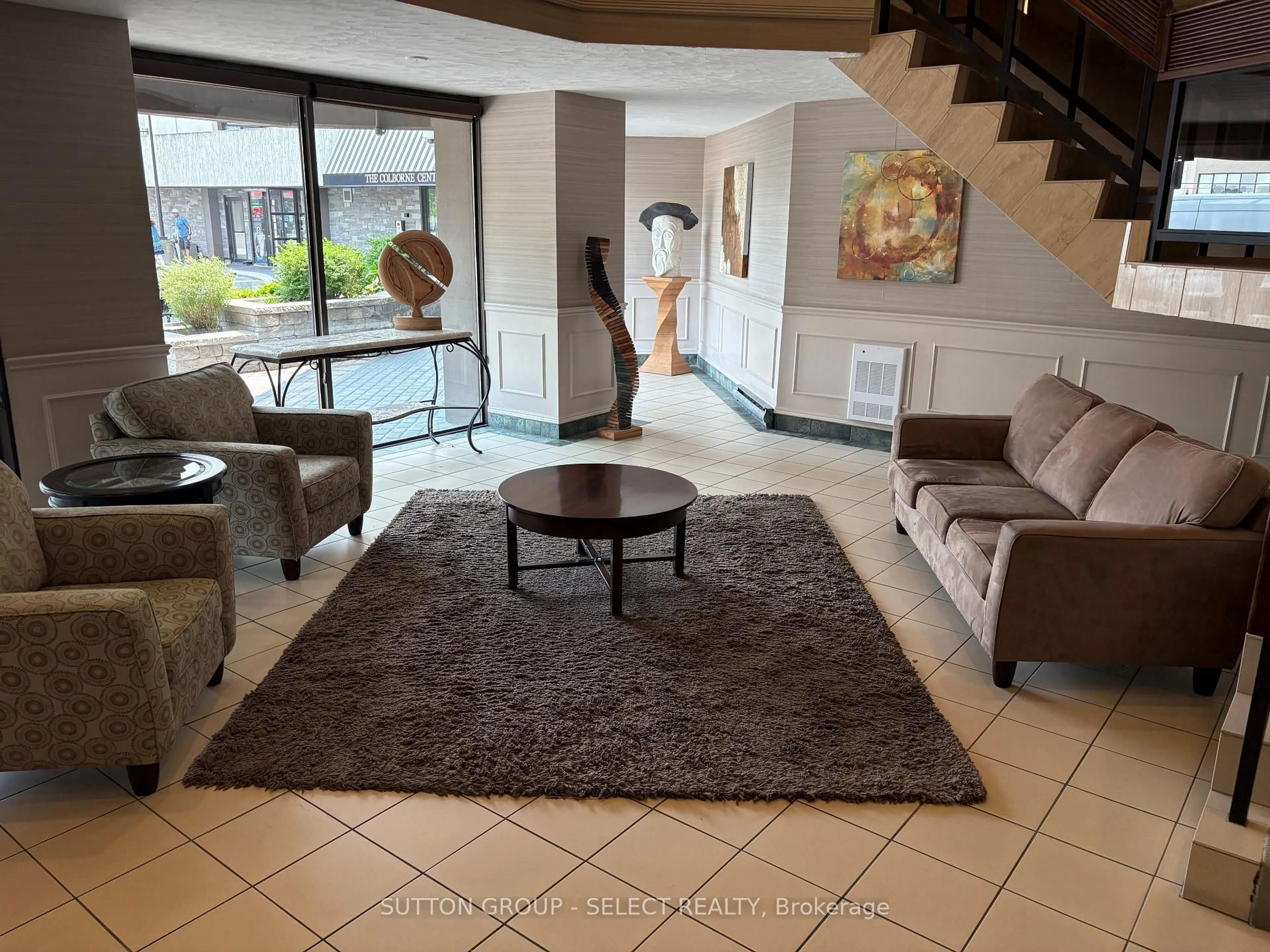 Indoor foyer for 363 COLBORNE St #1703, London East Ontario N6B 3N3