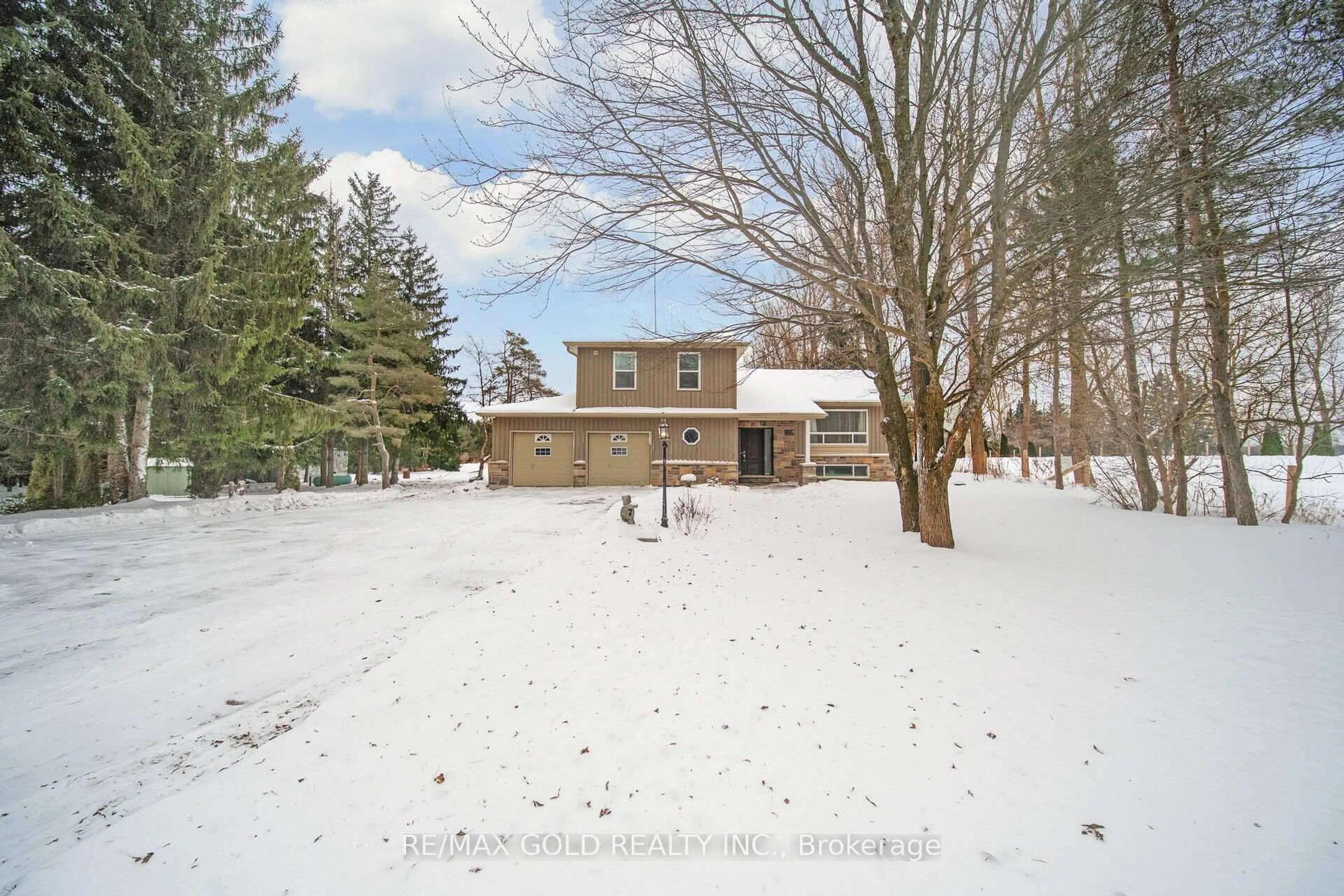 A pic from outside/outdoor area/front of a property/back of a property/a pic from drone, unknown for 64312 dufferin county Rd, East Garafraxa Ontario L9W 7J5