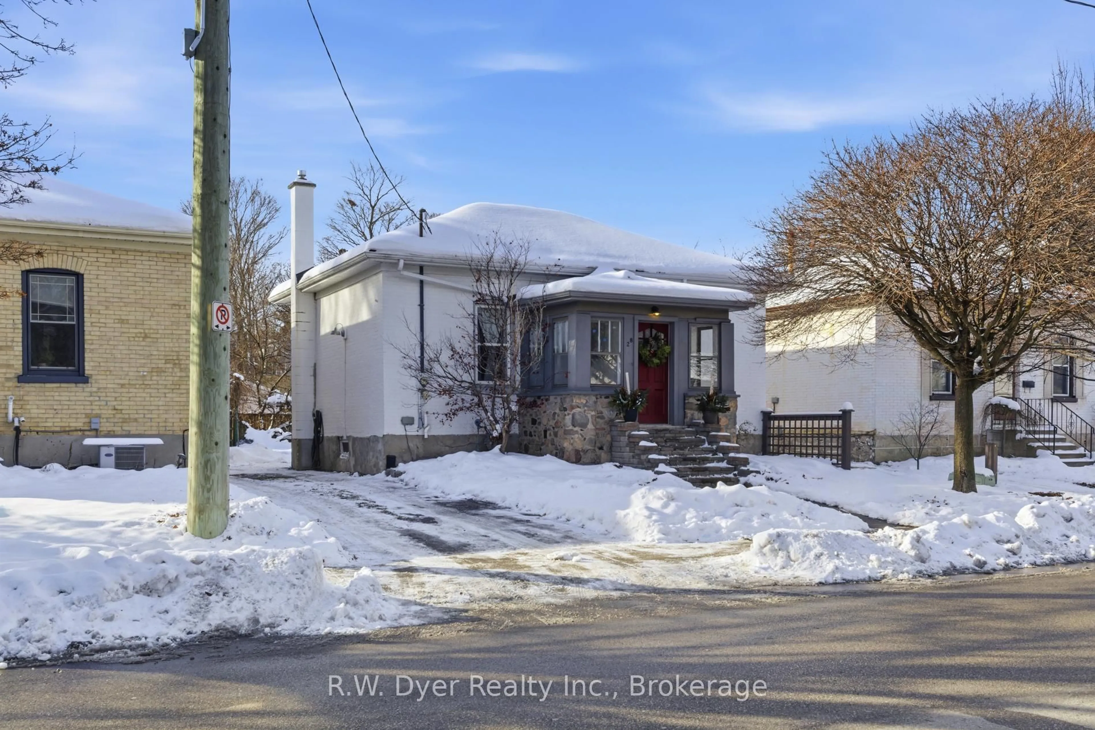 Unknown for 28 Middleton St, Cambridge Ontario N1S 2R3