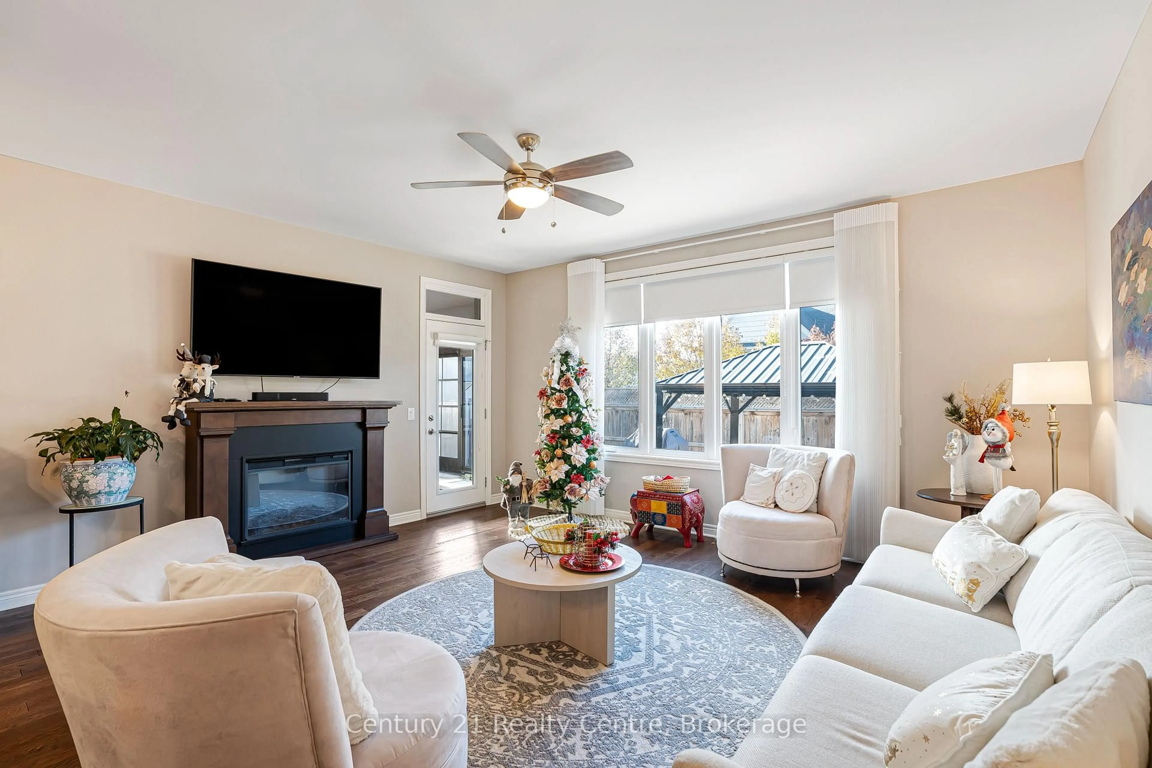 Living room with furniture, unknown for 62 Andrew Lane, Thorold Ontario L2V 0E4