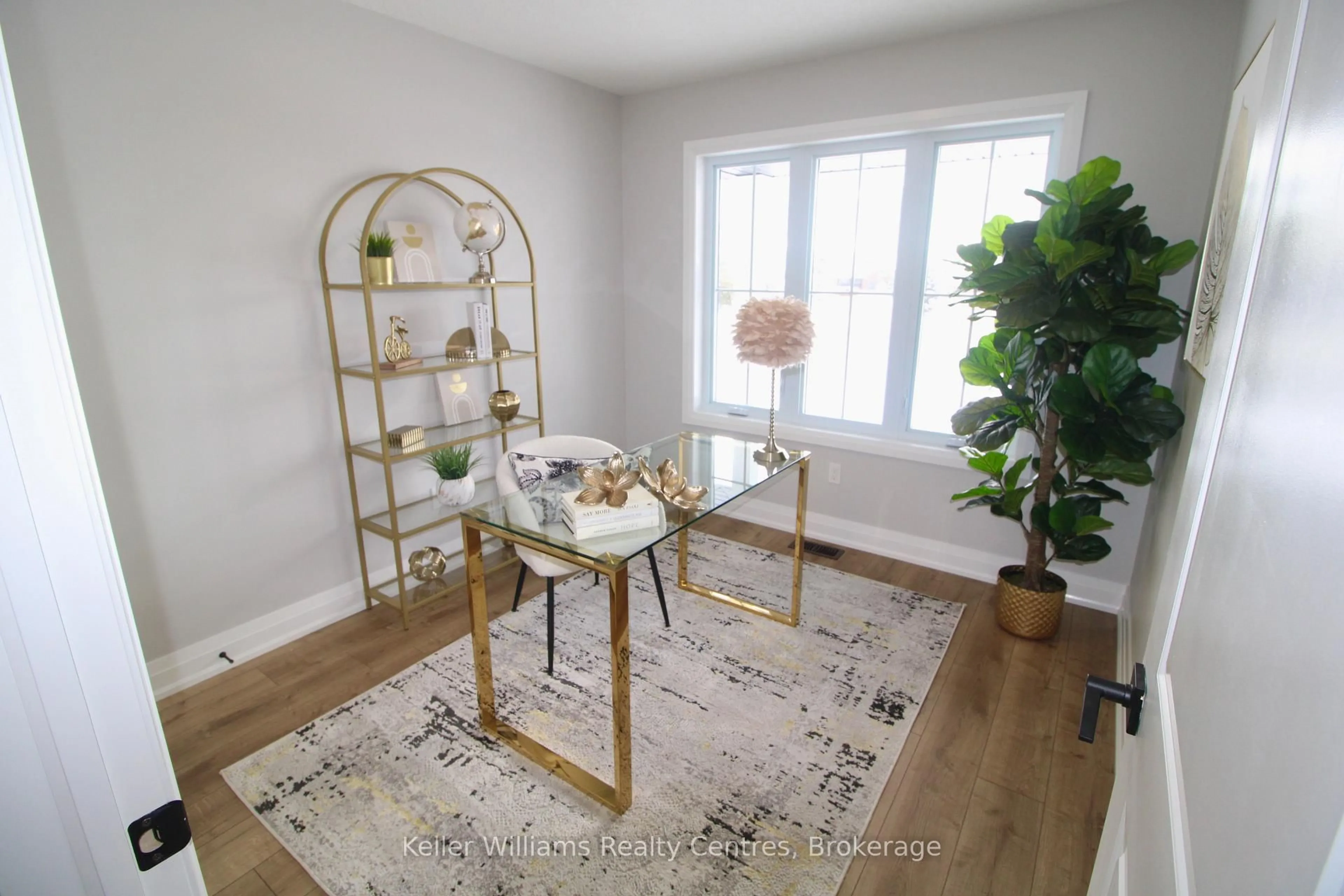 Indoor entryway for 772 18TH St, Hanover Ontario N4N 0C7