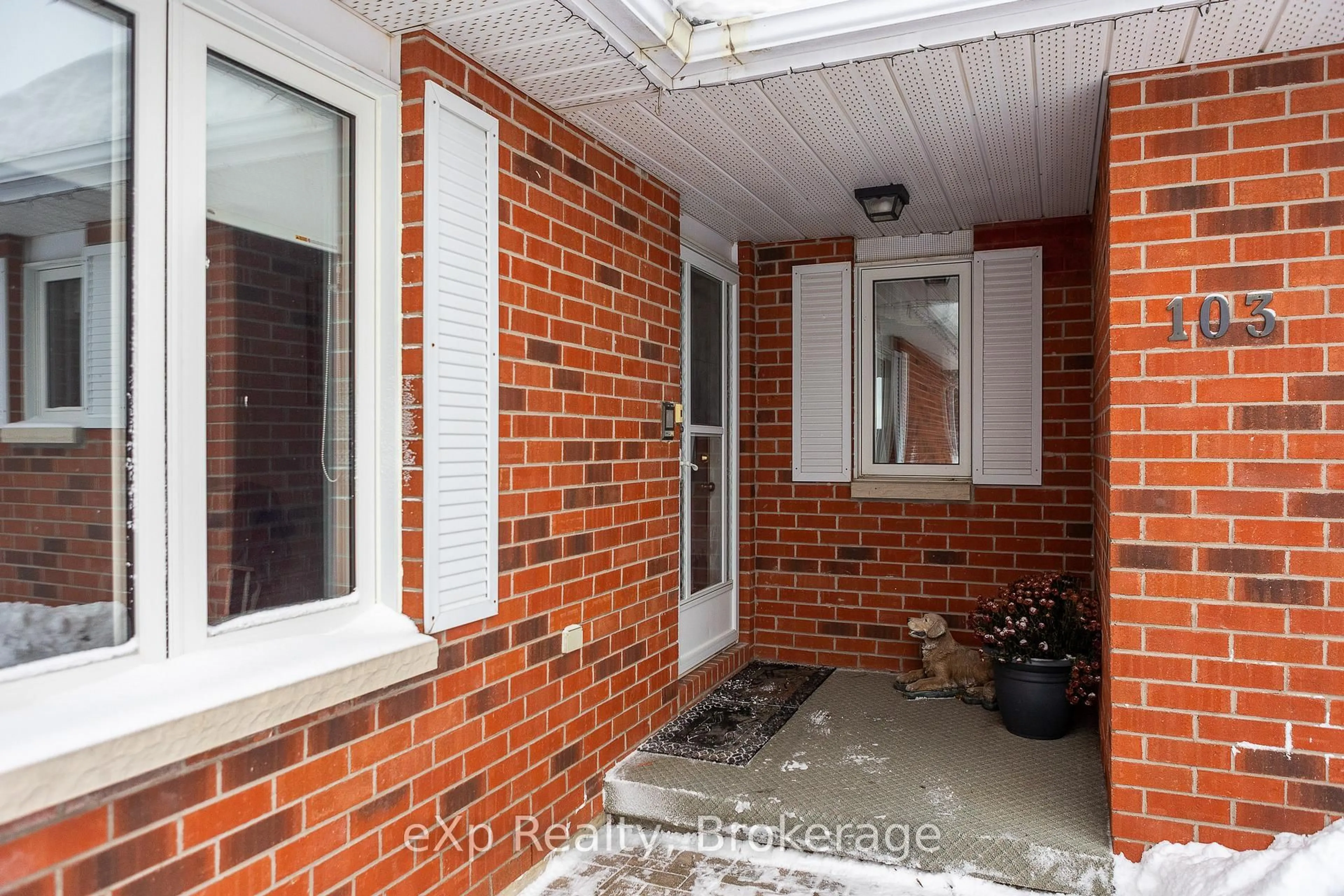 Indoor entryway for 103 Margaret Elizabeth Ave, Grey Highlands Ontario N0C 1H0