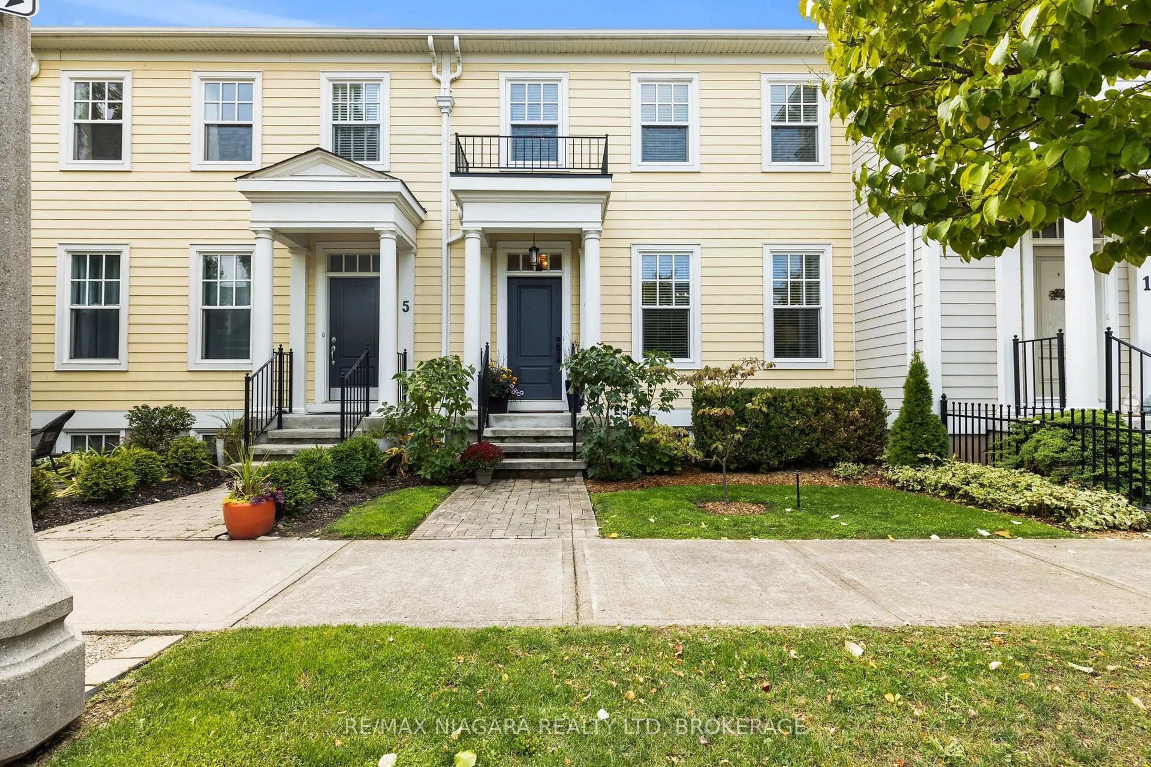 Home with vinyl exterior material, street for 3 BLACKBIRD St, Niagara-on-the-Lake Ontario L0S 1J0