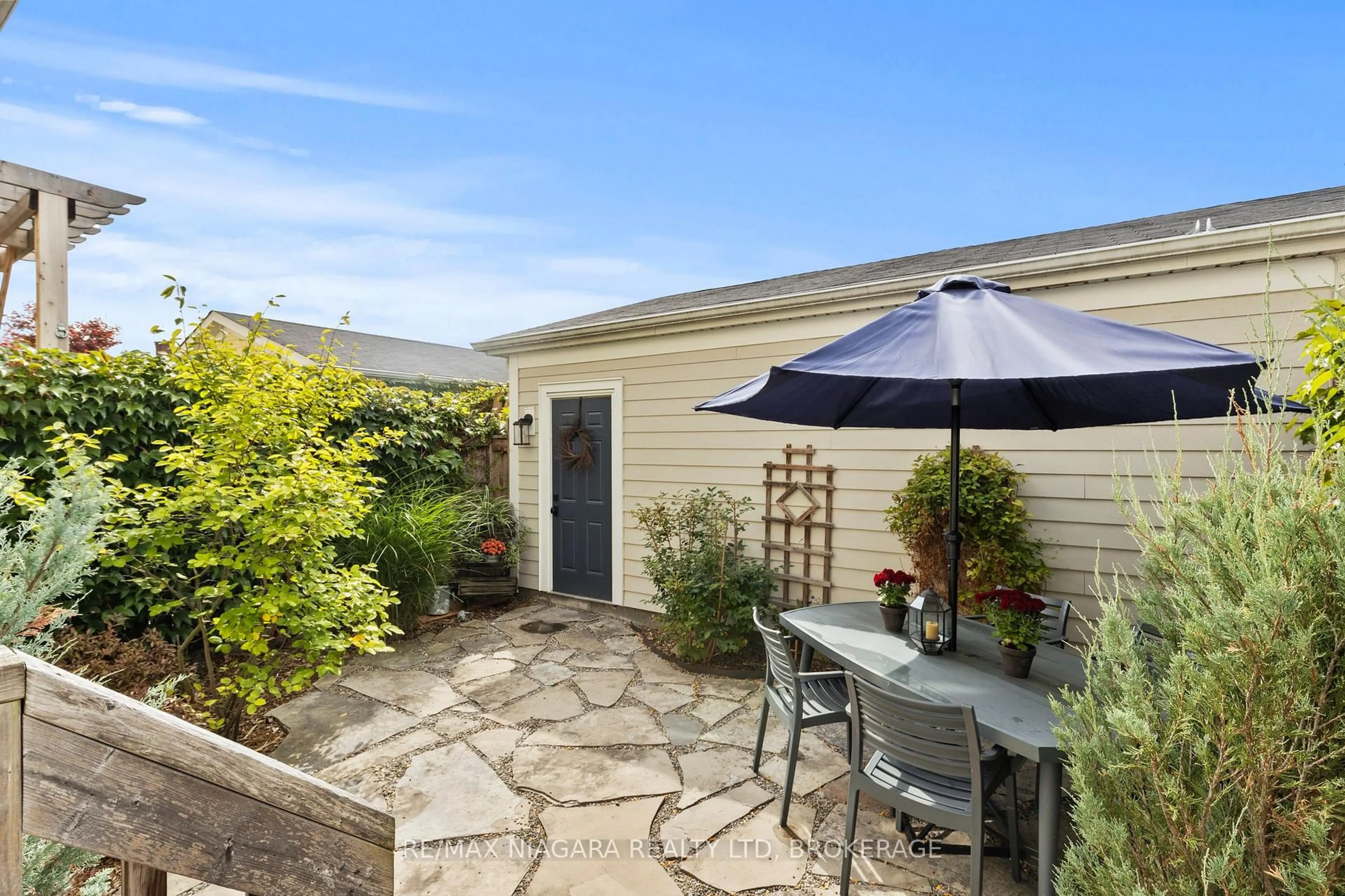 Patio, street for 3 BLACKBIRD St, Niagara-on-the-Lake Ontario L0S 1J0