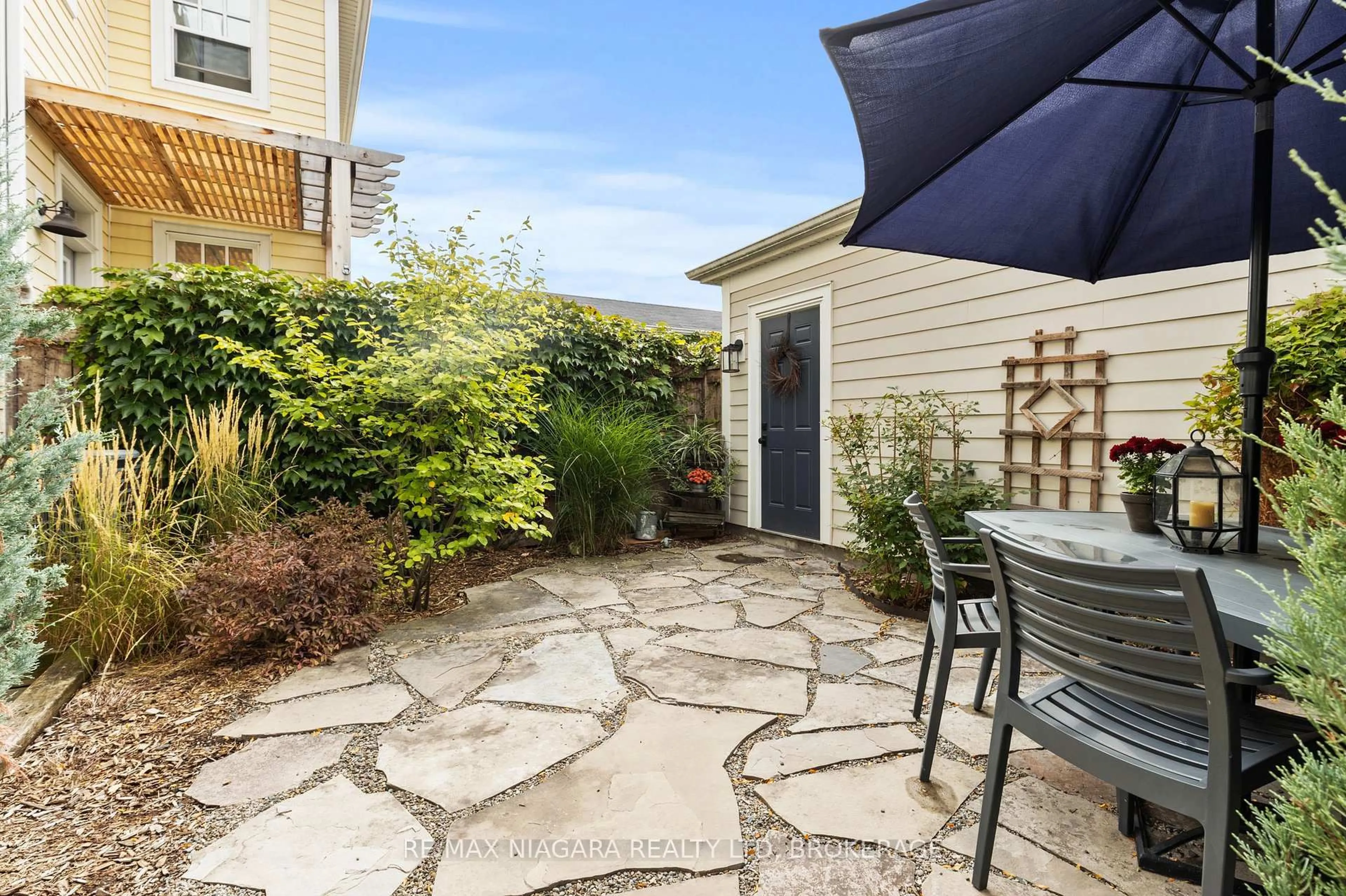Patio, street for 3 BLACKBIRD St, Niagara-on-the-Lake Ontario L0S 1J0
