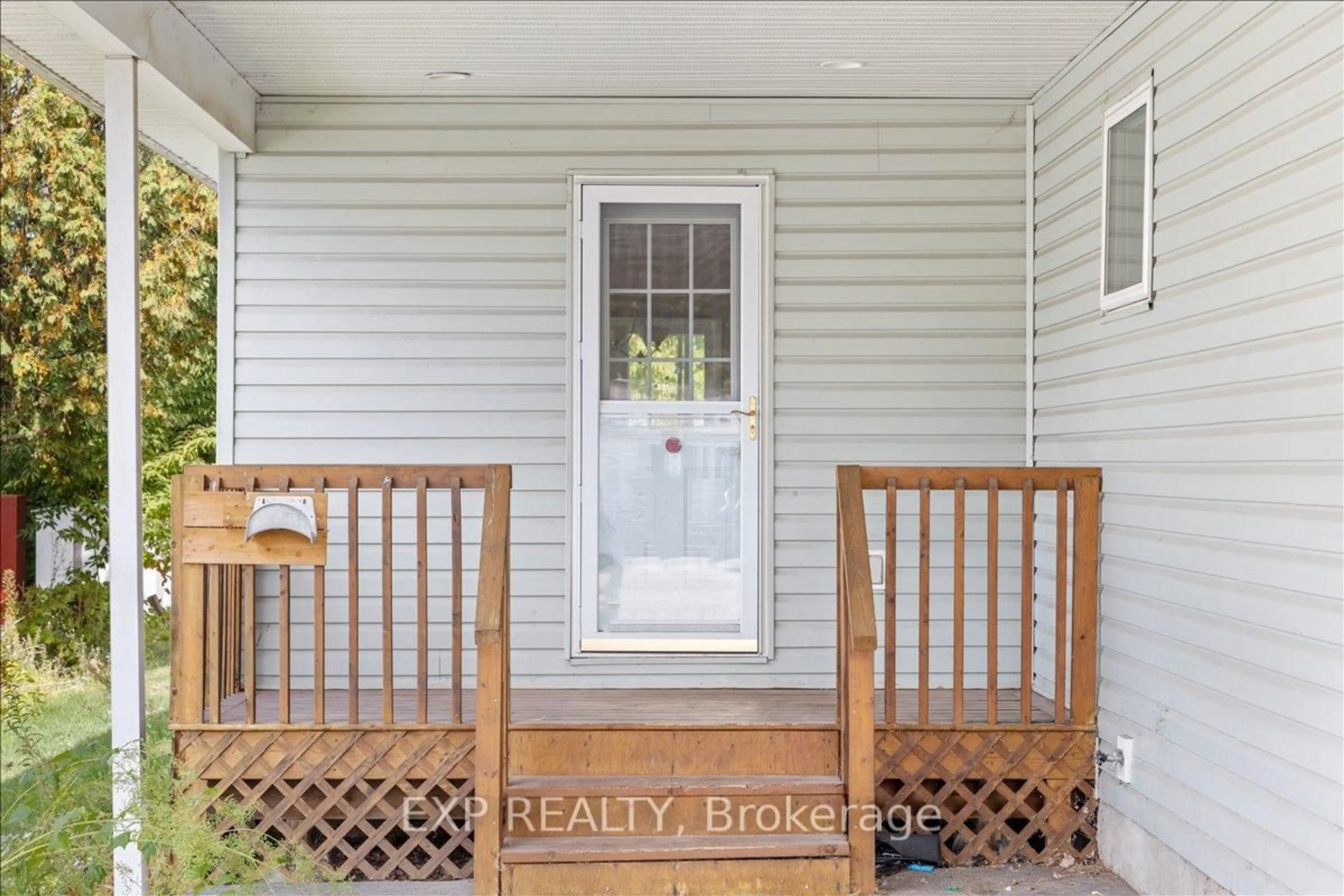 Indoor entryway for 1023 Vista Barrett Private, Greely Ontario K4P 1C8