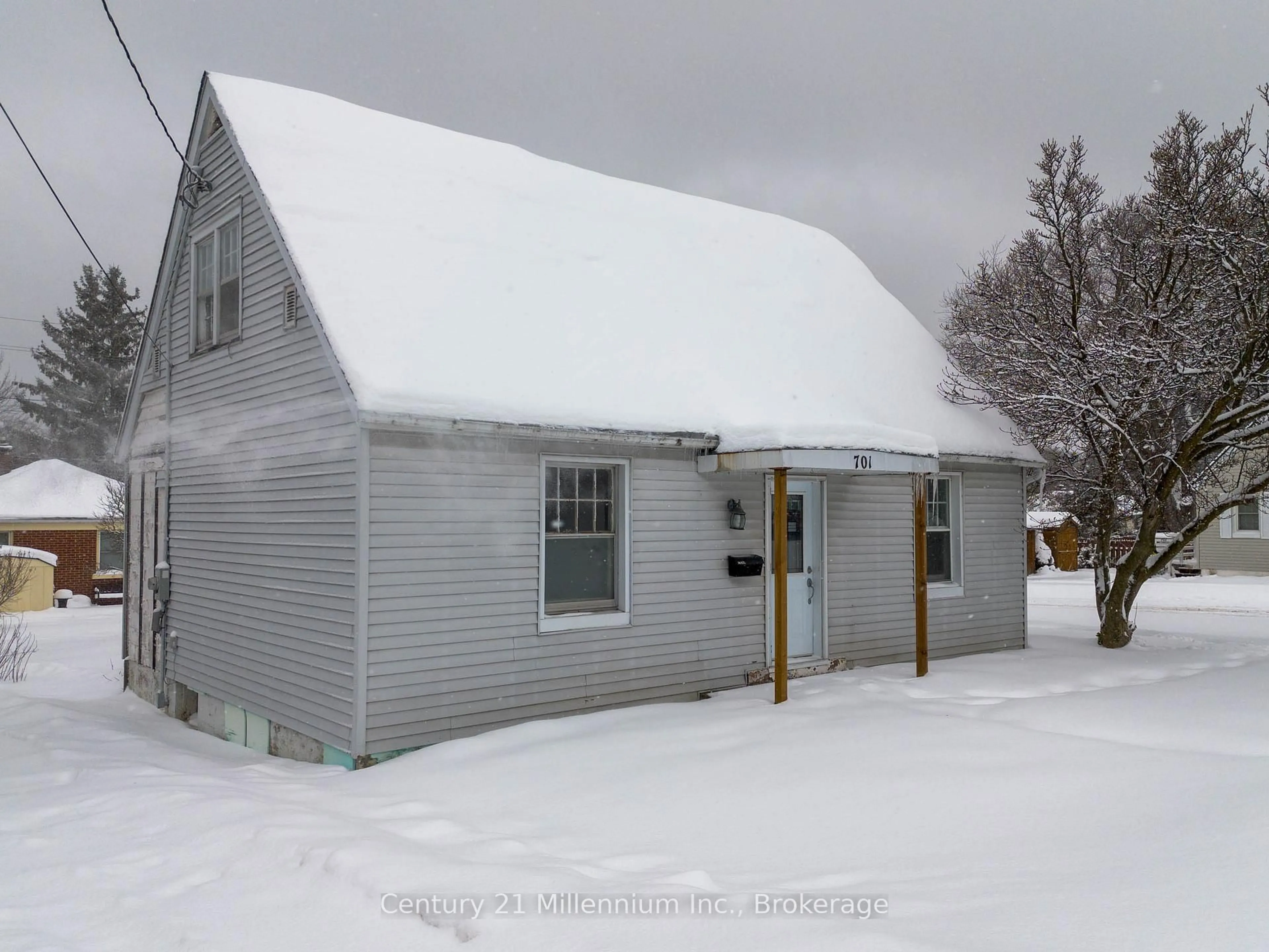 Shed for 701 5th St, Owen Sound Ontario N4K 1E4