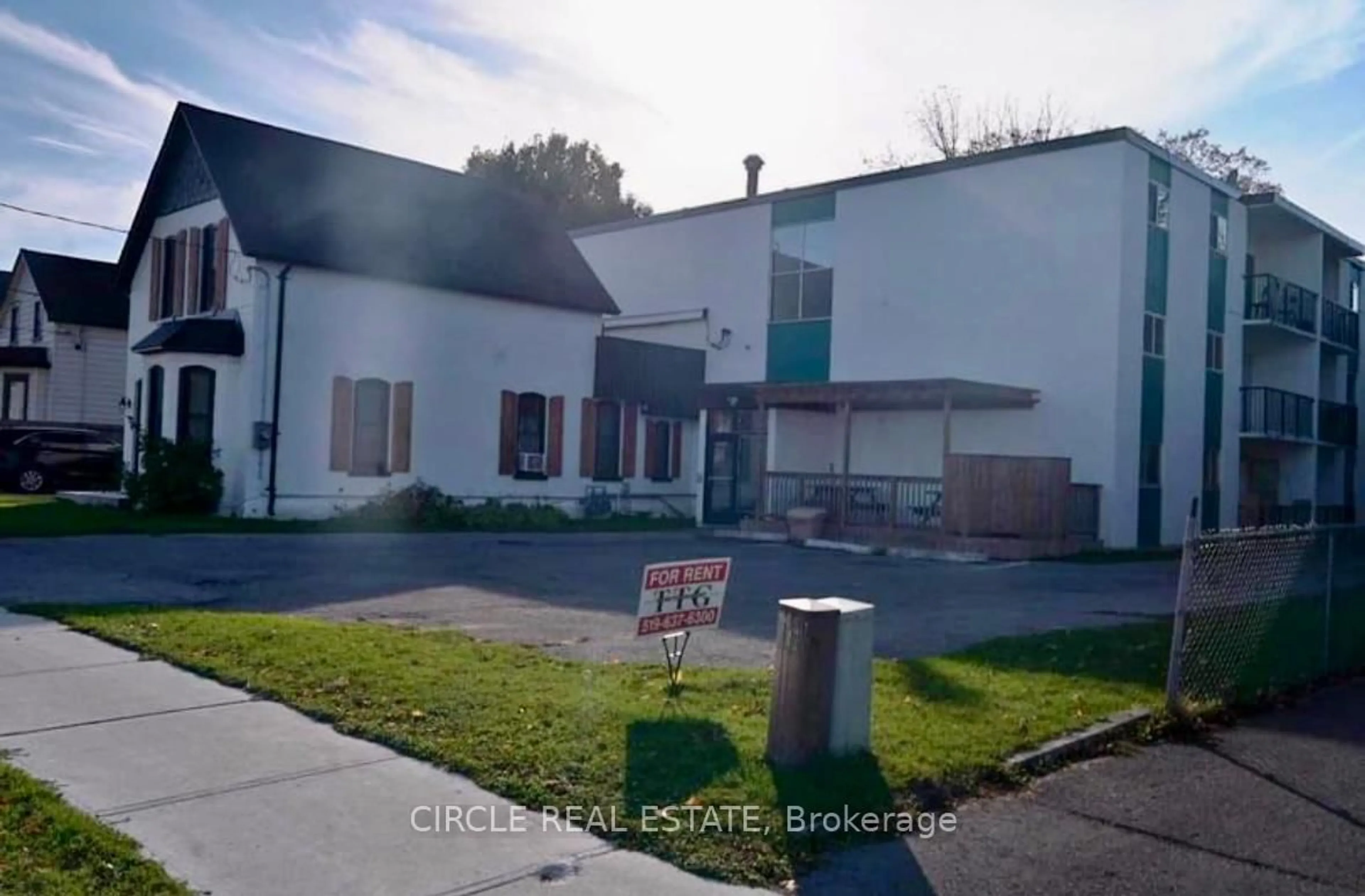 A pic from outside/outdoor area/front of a property/back of a property/a pic from drone, street for 26 Inkerman St #24, St. Thomas Ontario N5P 3E8