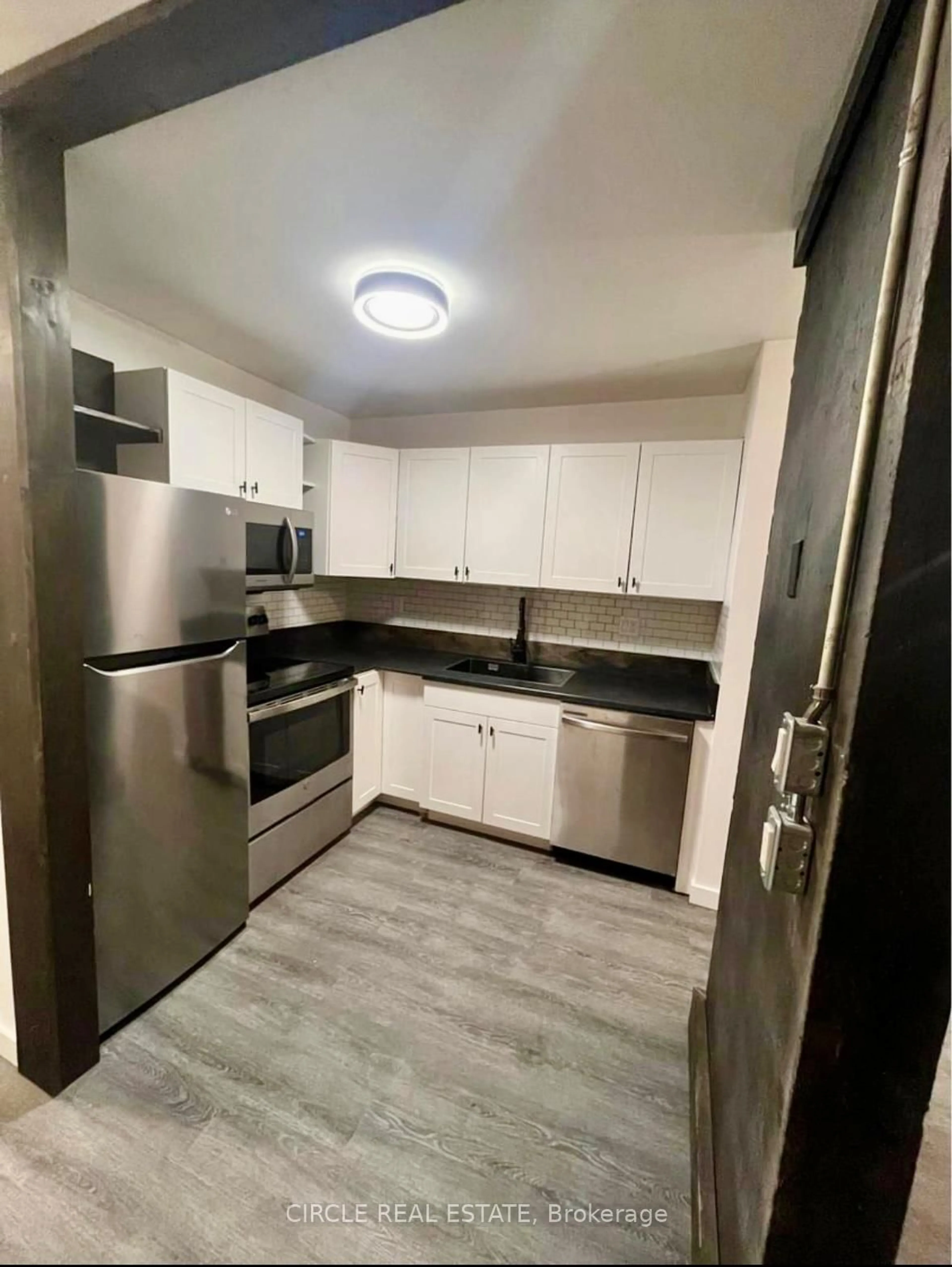 Standard kitchen, unknown for 26 Inkerman St #24, St. Thomas Ontario N5P 3E8