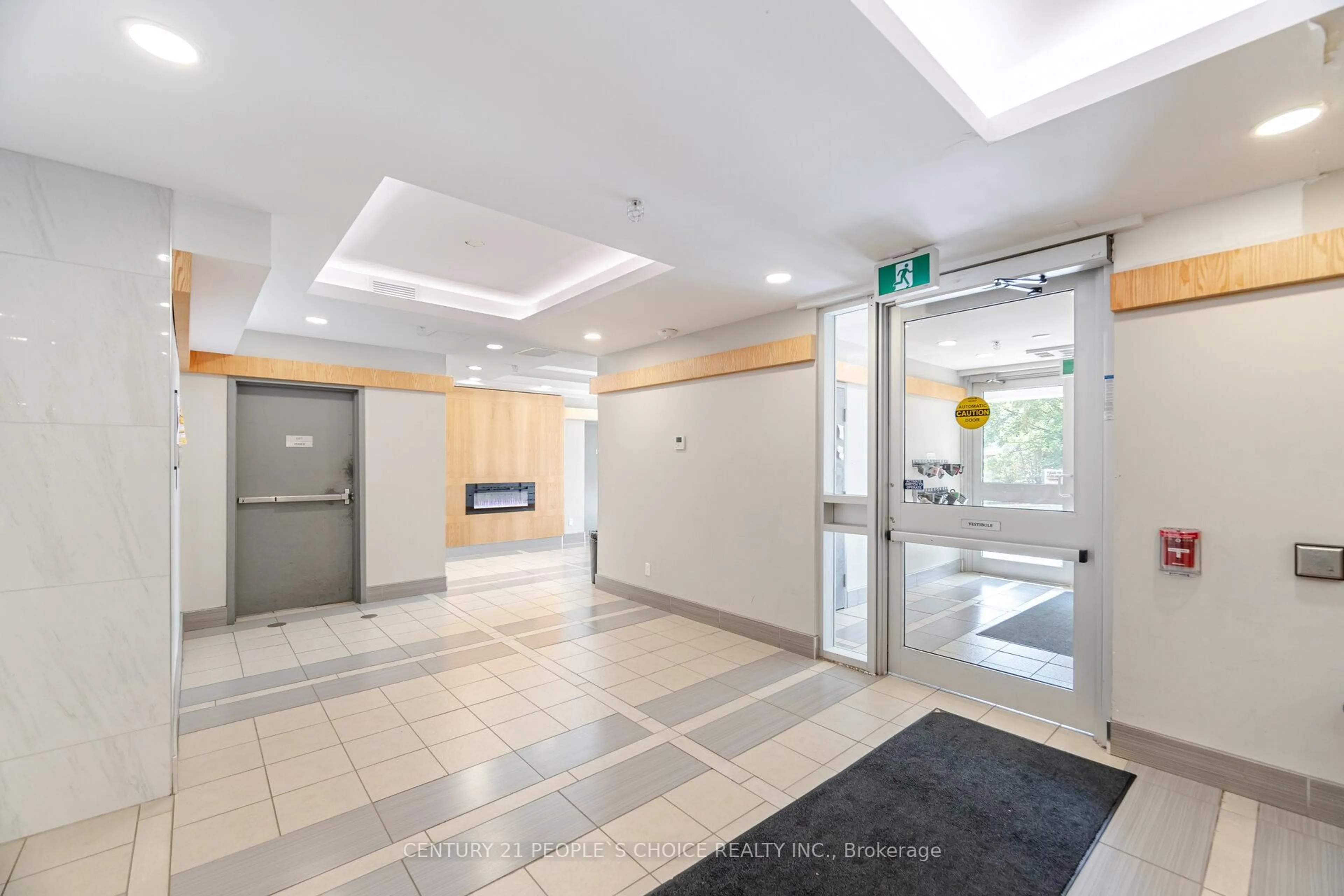 Indoor foyer for 258 A Sunview St #1316, Waterloo Ontario N2L 3V9