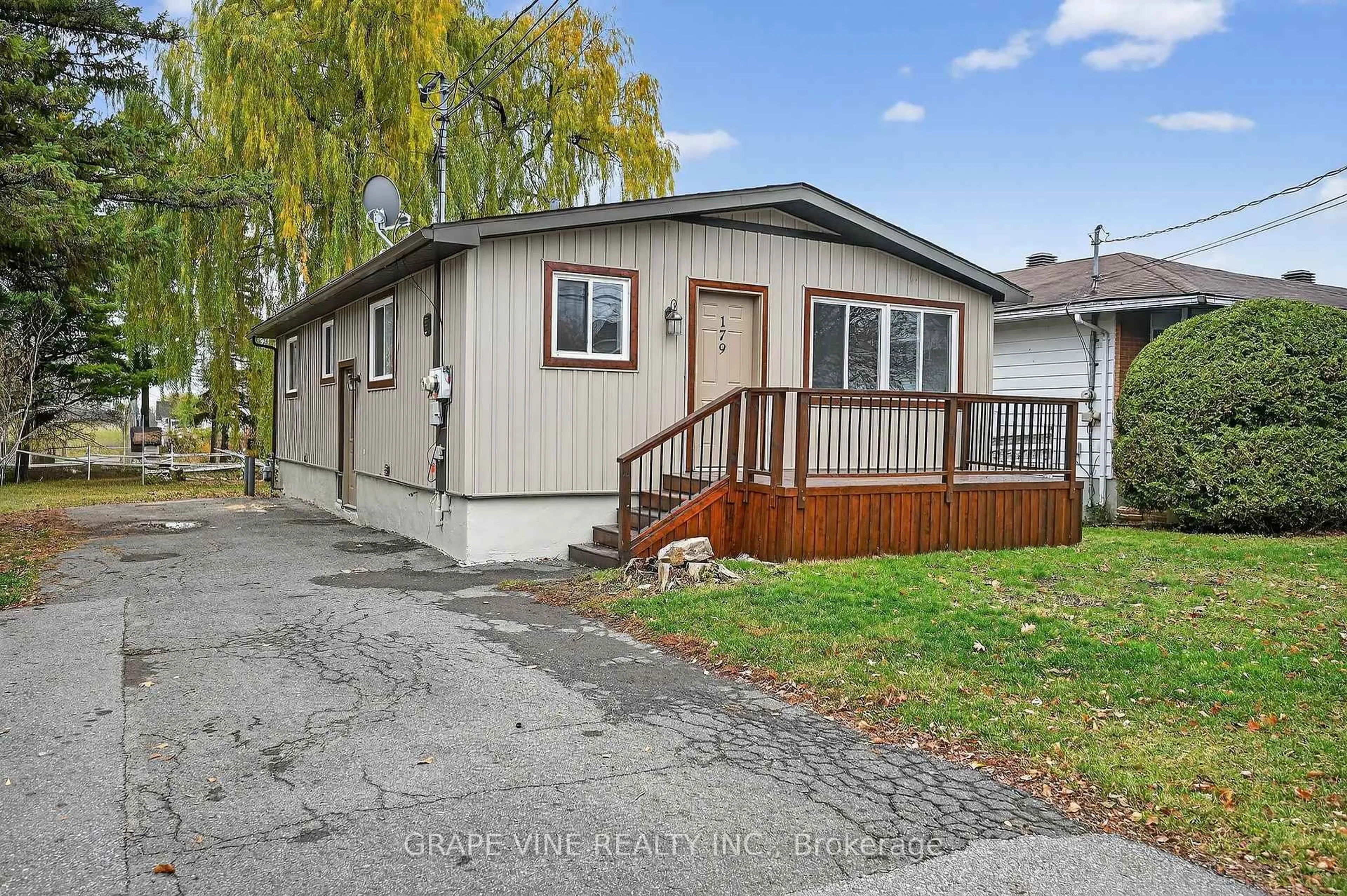 Home with vinyl exterior material, street for 179 Victoria St, Almonte Ontario K0A 1A0