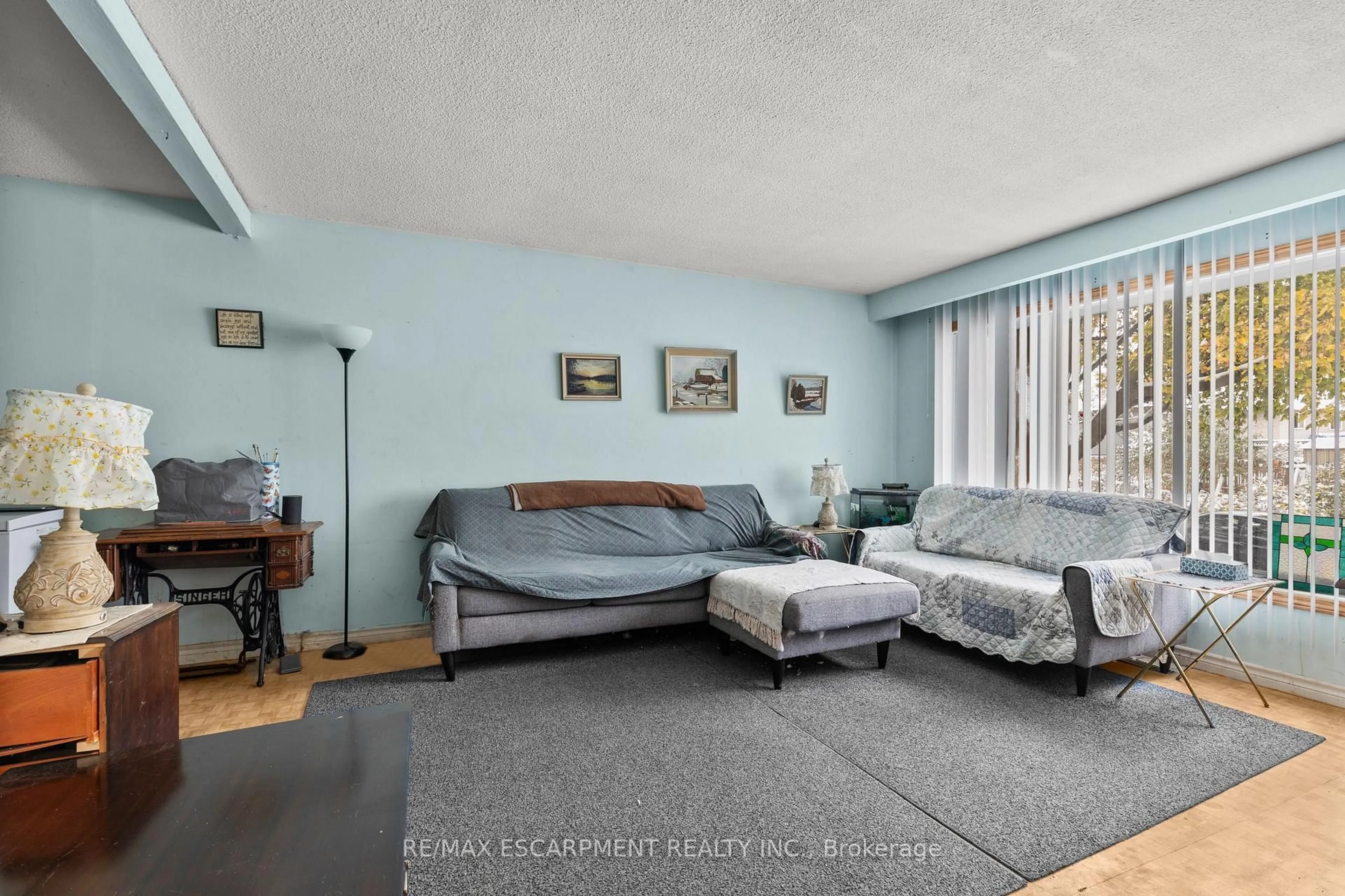 Living room with furniture, unknown for 11 Torlake St, Hamilton Ontario L8W 1L4