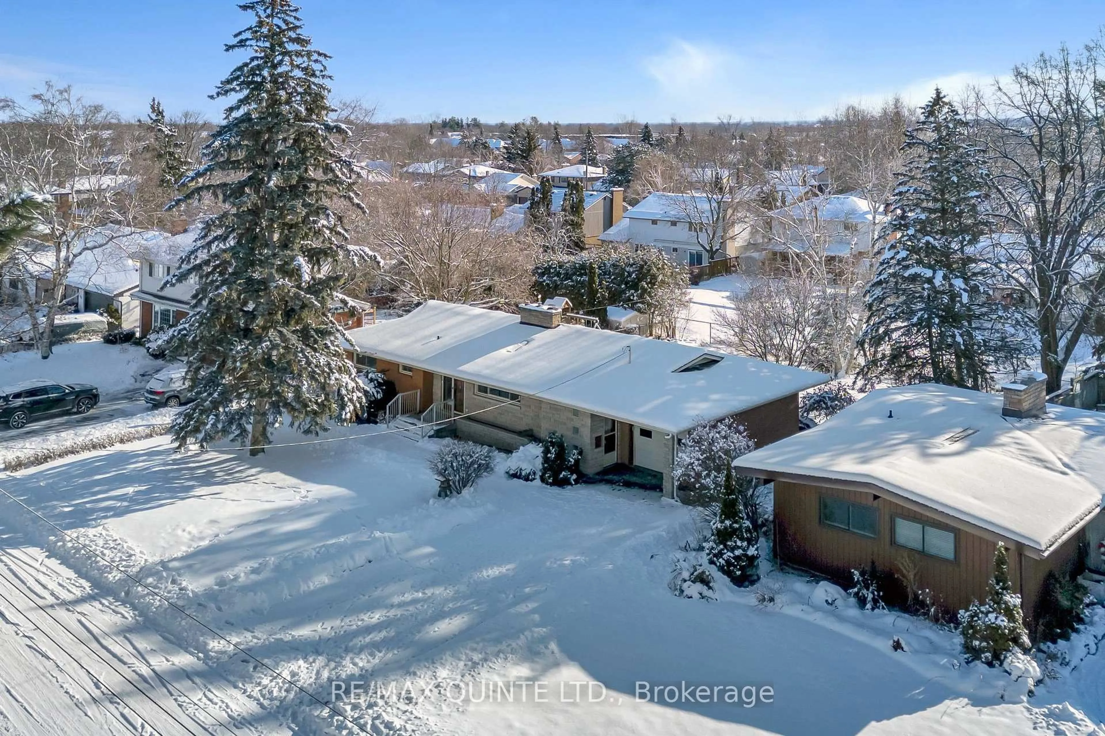 A pic from outside/outdoor area/front of a property/back of a property/a pic from drone, unknown for 9 Sunset Dr, Belleville Ontario K8N 1Y4