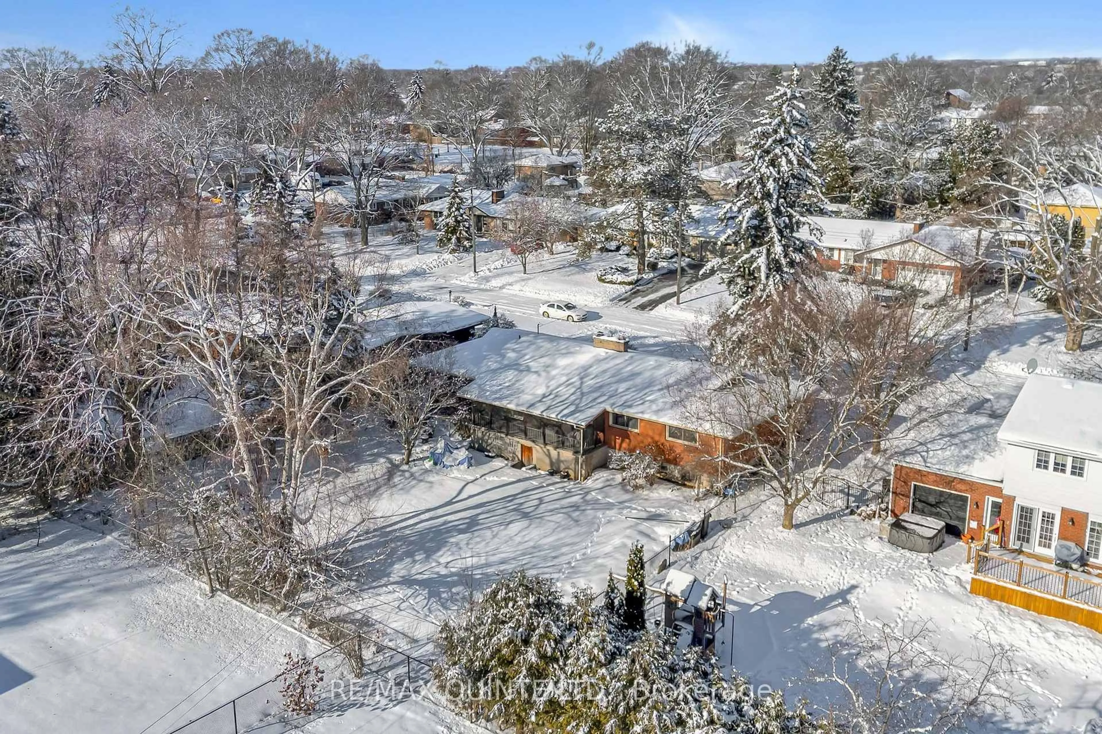 A pic from outside/outdoor area/front of a property/back of a property/a pic from drone, street for 9 Sunset Dr, Belleville Ontario K8N 1Y4