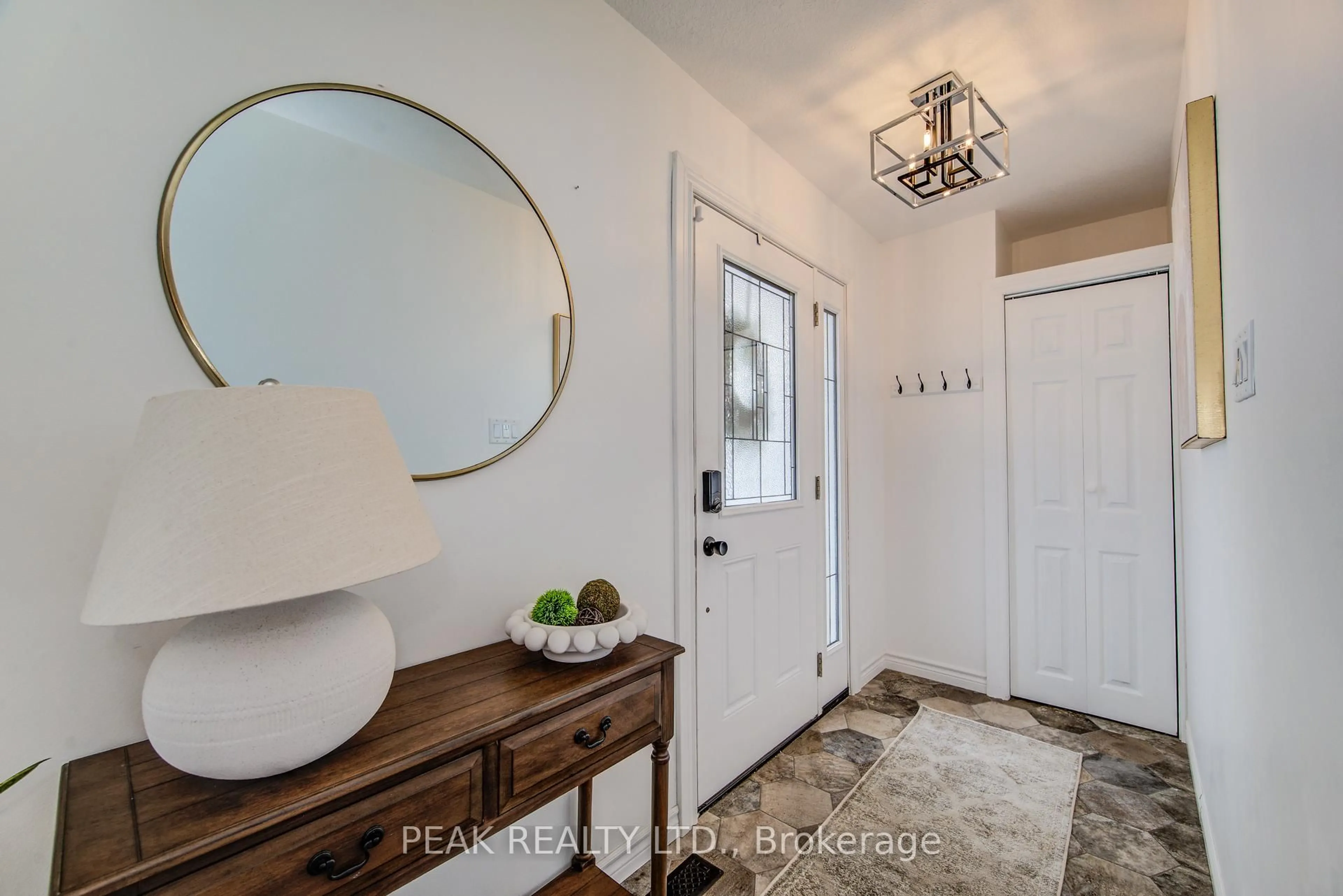 Indoor entryway for 9 Browning Pl, Woodstock Ontario N4S 8B6