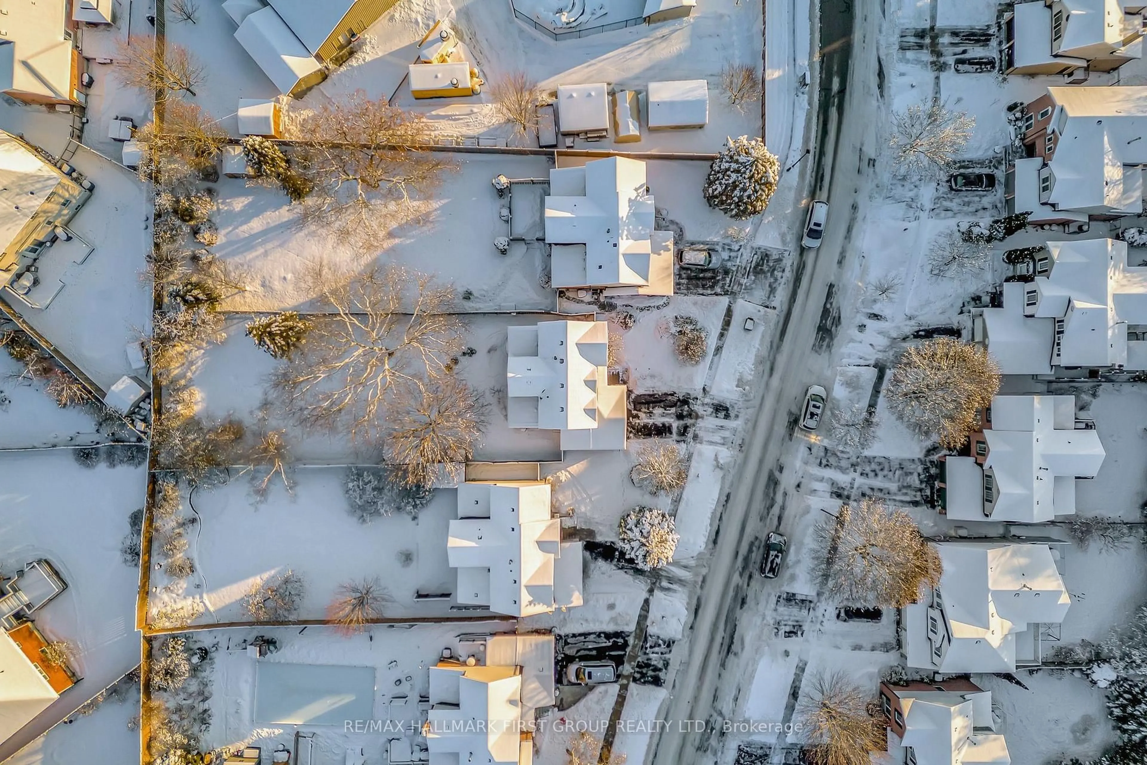 A pic from outside/outdoor area/front of a property/back of a property/a pic from drone, street for 964 Frei St, Cobourg Ontario K9A 5L5