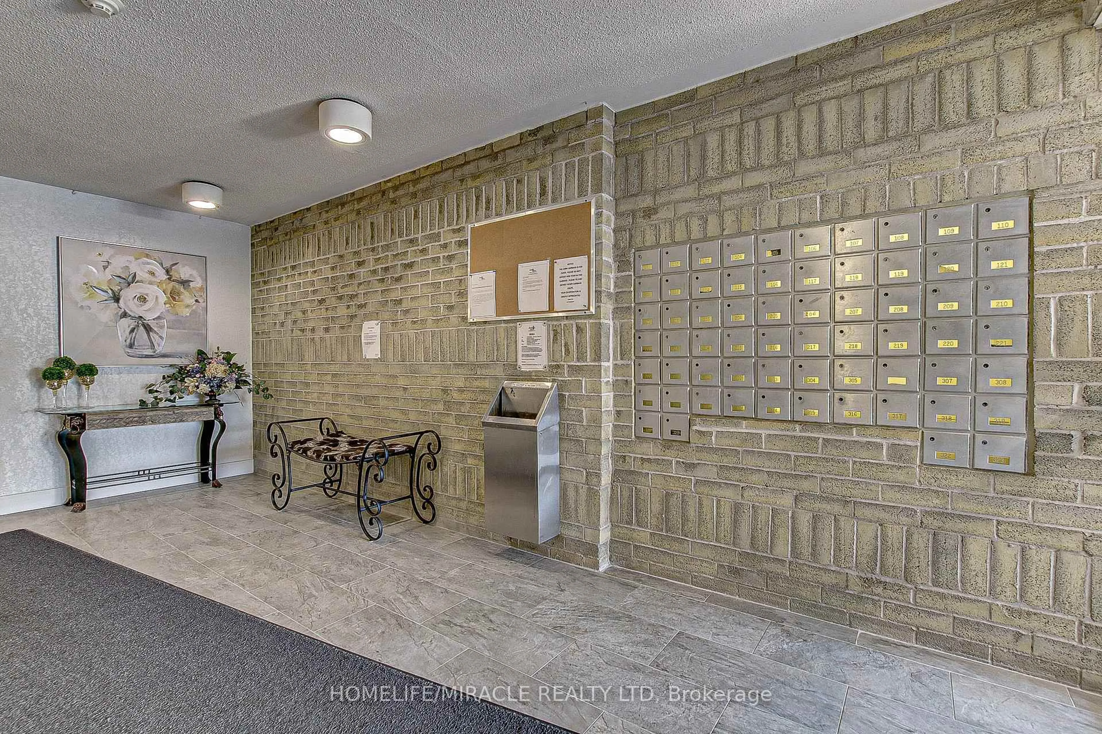 Indoor foyer for 725 Deveron Cres #108, London South Ontario N5Z 4X3