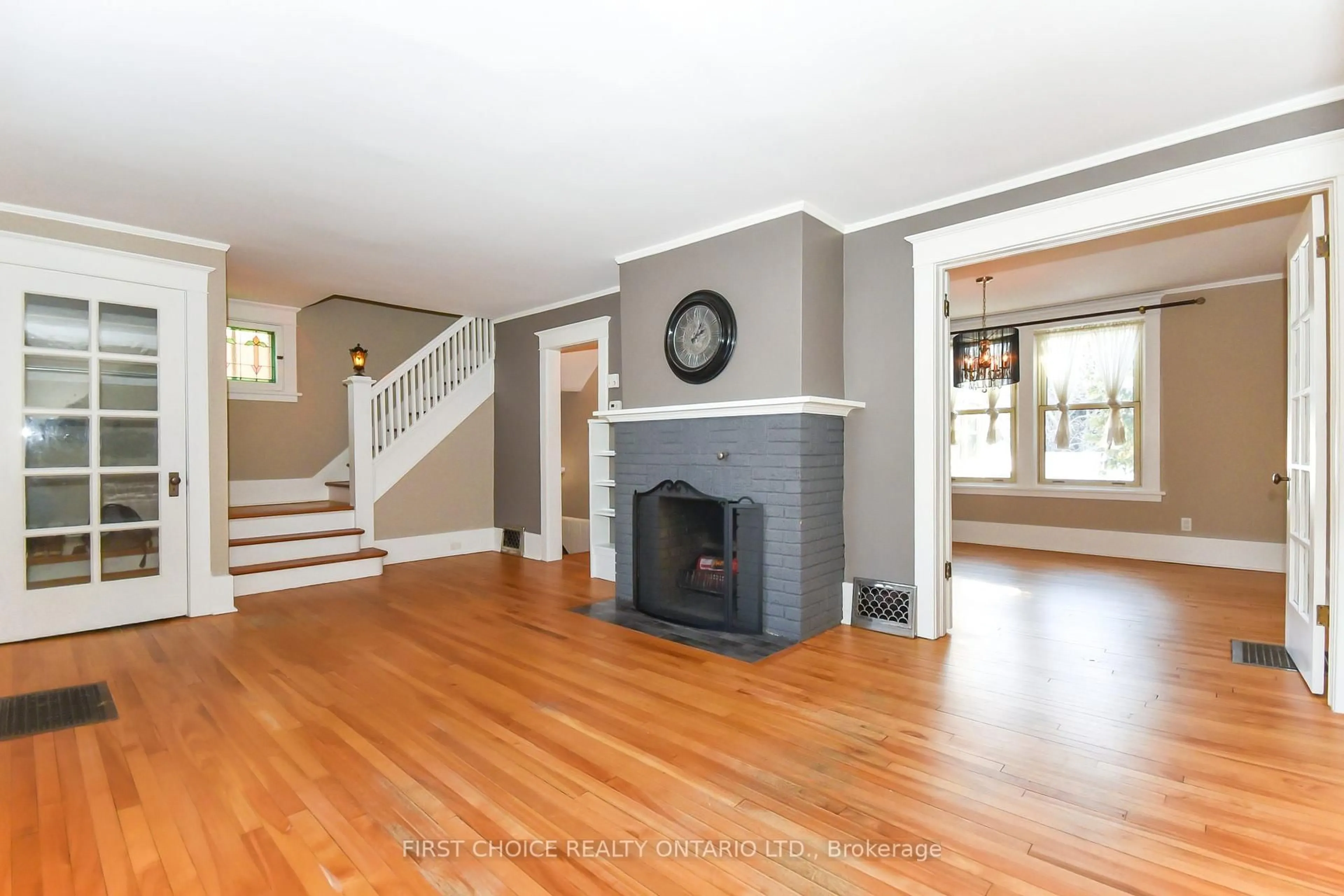 Unknown for 142 Broadway Ave, Ottawa Ontario K1S 2V8