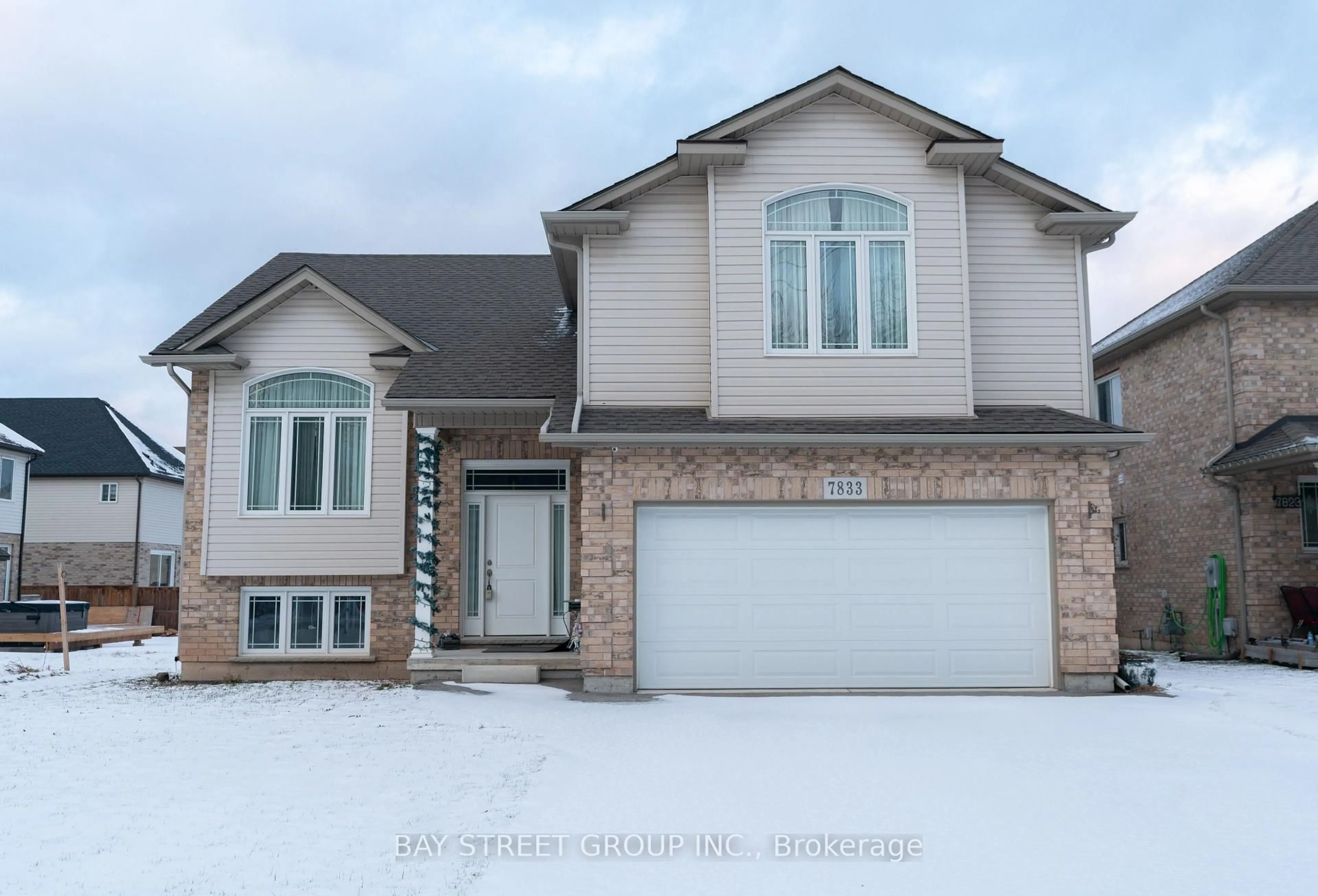 Home with brick exterior material, street for 7833 Oldfield Rd, Niagara Falls Ontario L2G 3J8