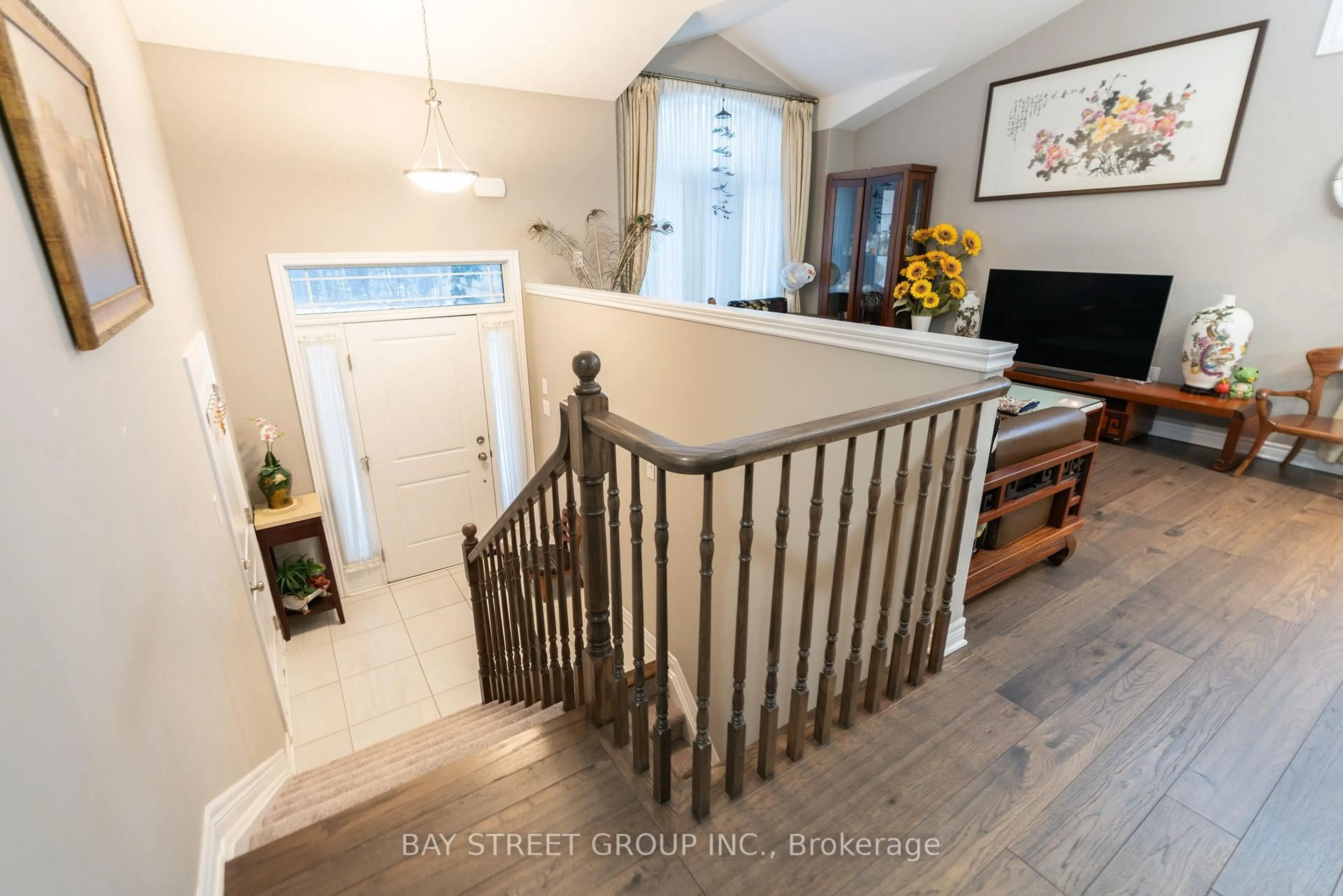 Indoor entryway for 7833 Oldfield Rd, Niagara Falls Ontario L2G 3J8