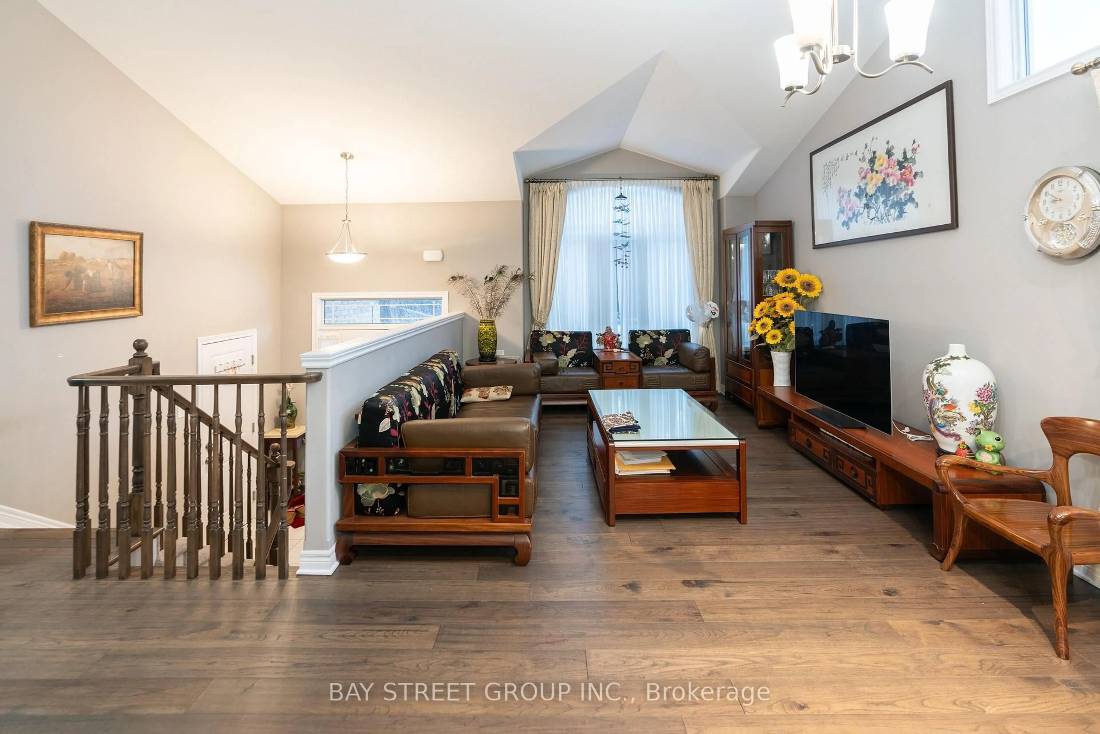 Living room with furniture, wood/laminate floor for 7833 Oldfield Rd, Niagara Falls Ontario L2G 3J8