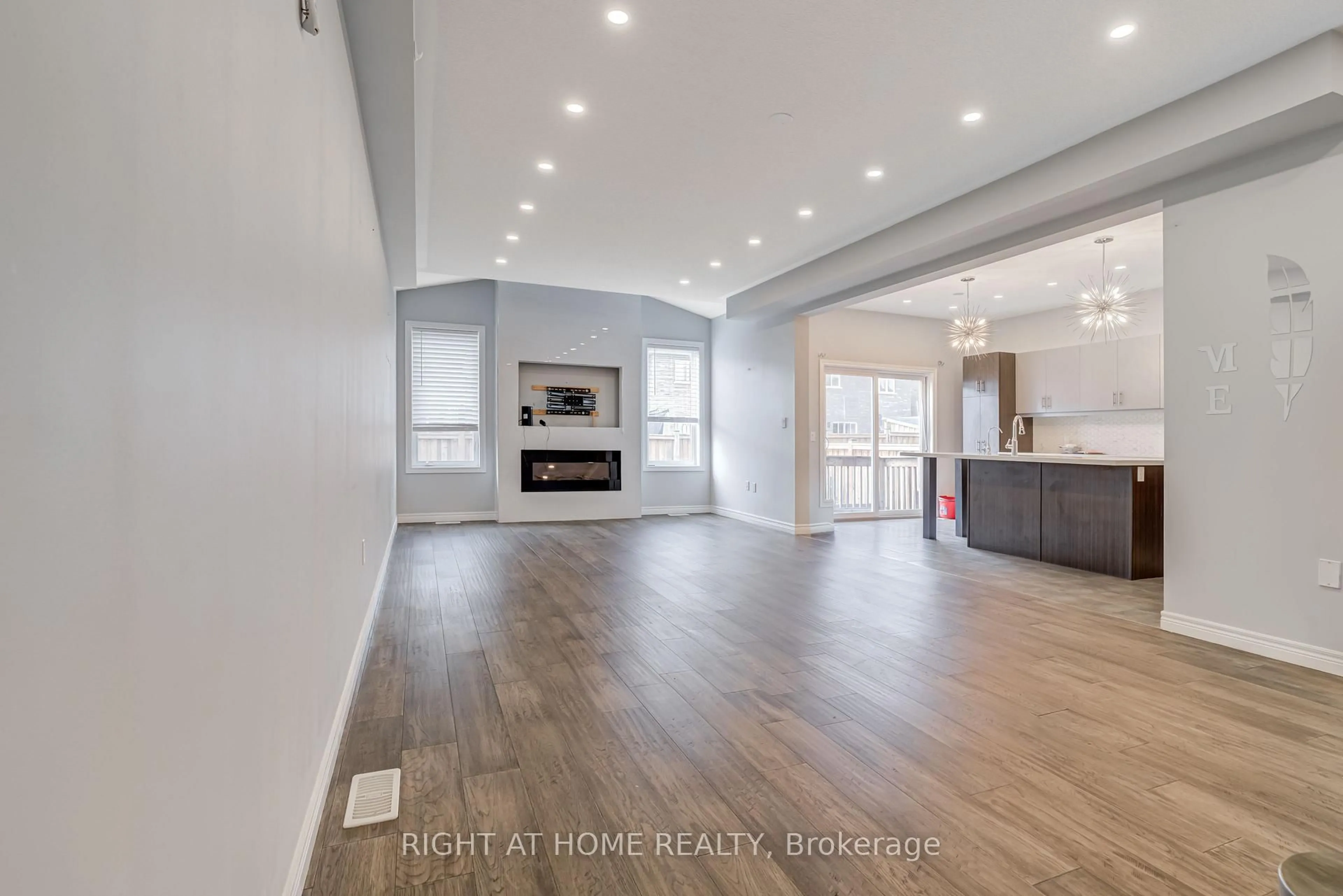 Open concept kitchen, wood/laminate floor for 71 Cittadella Blvd, Hamilton Ontario L0R 1P0