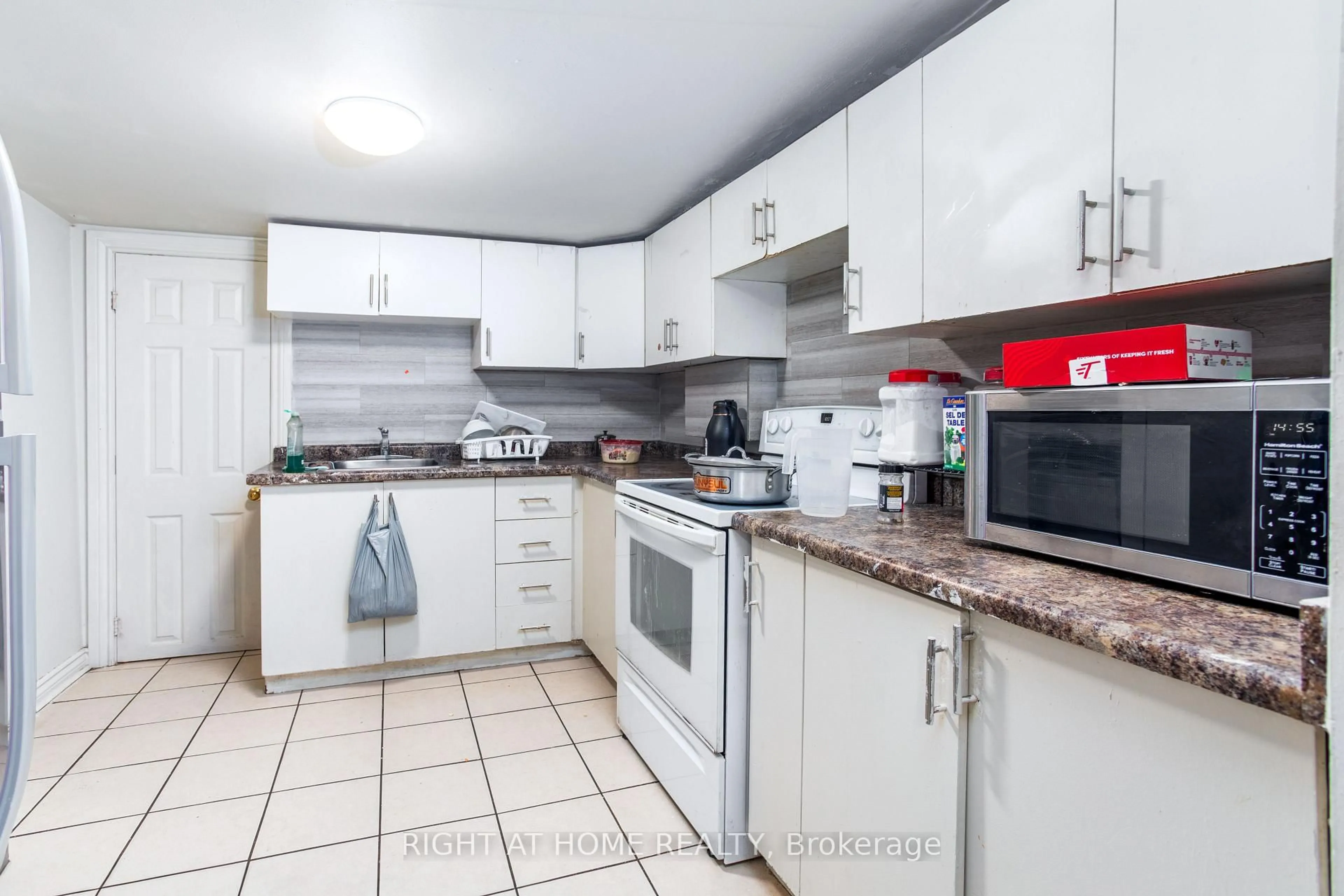 Standard kitchen, unknown for 167-177 Wilson St, Hamilton Ontario L8R 1E3