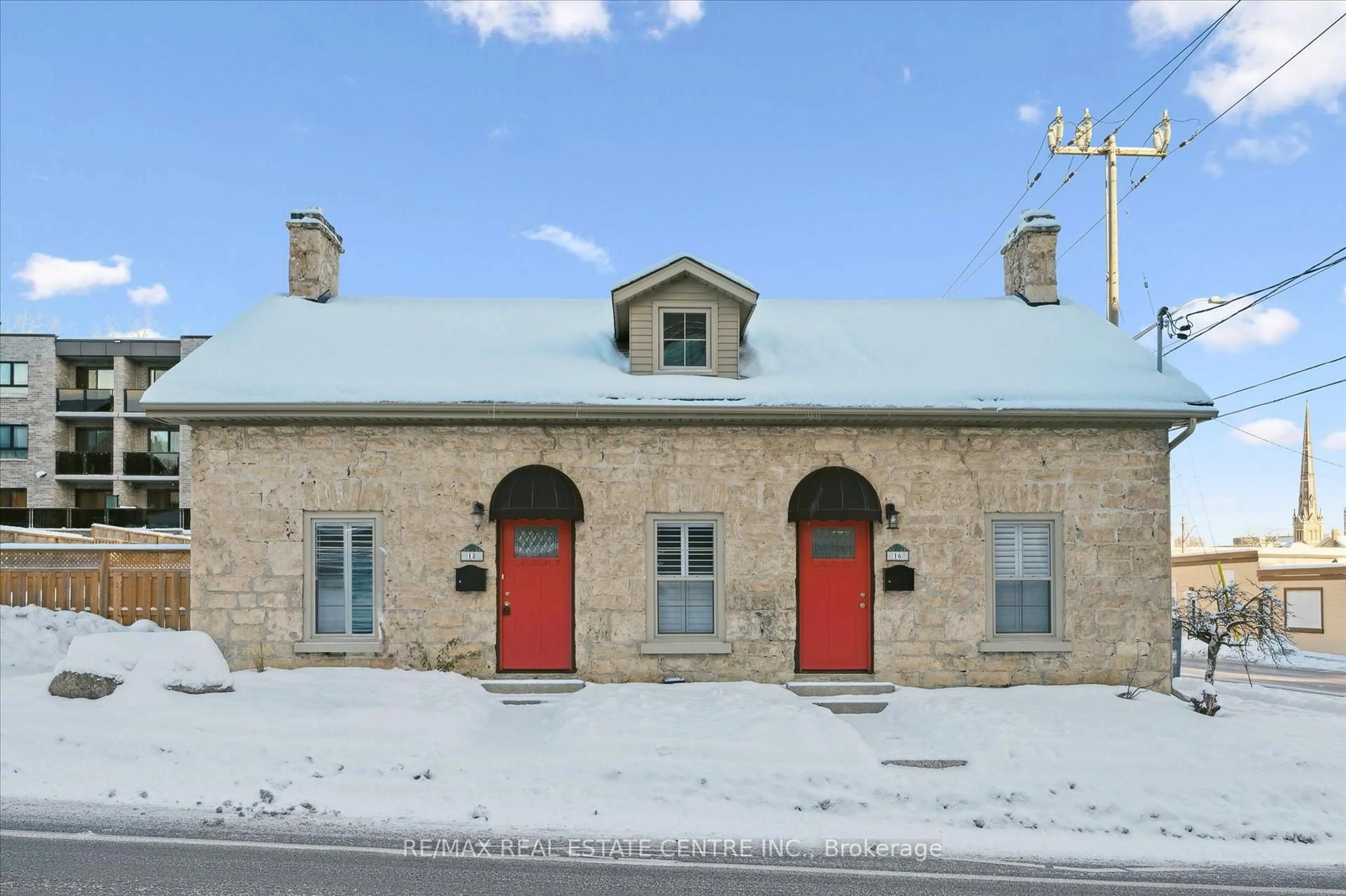 A pic from outside/outdoor area/front of a property/back of a property/a pic from drone, building for 16 St Andrews St, Cambridge Ontario N1S 1M4