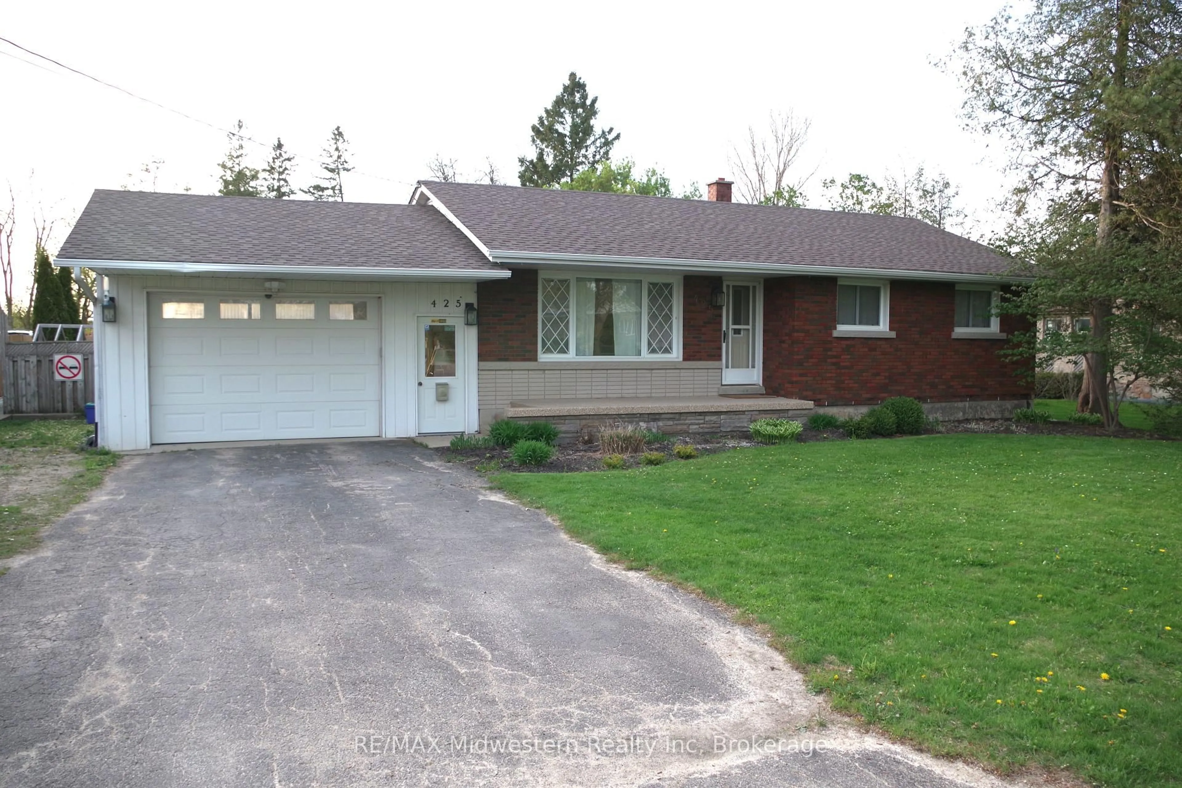 Home with brick exterior material, street for 425 Wellington St, Wellington North Ontario N0G 2L2