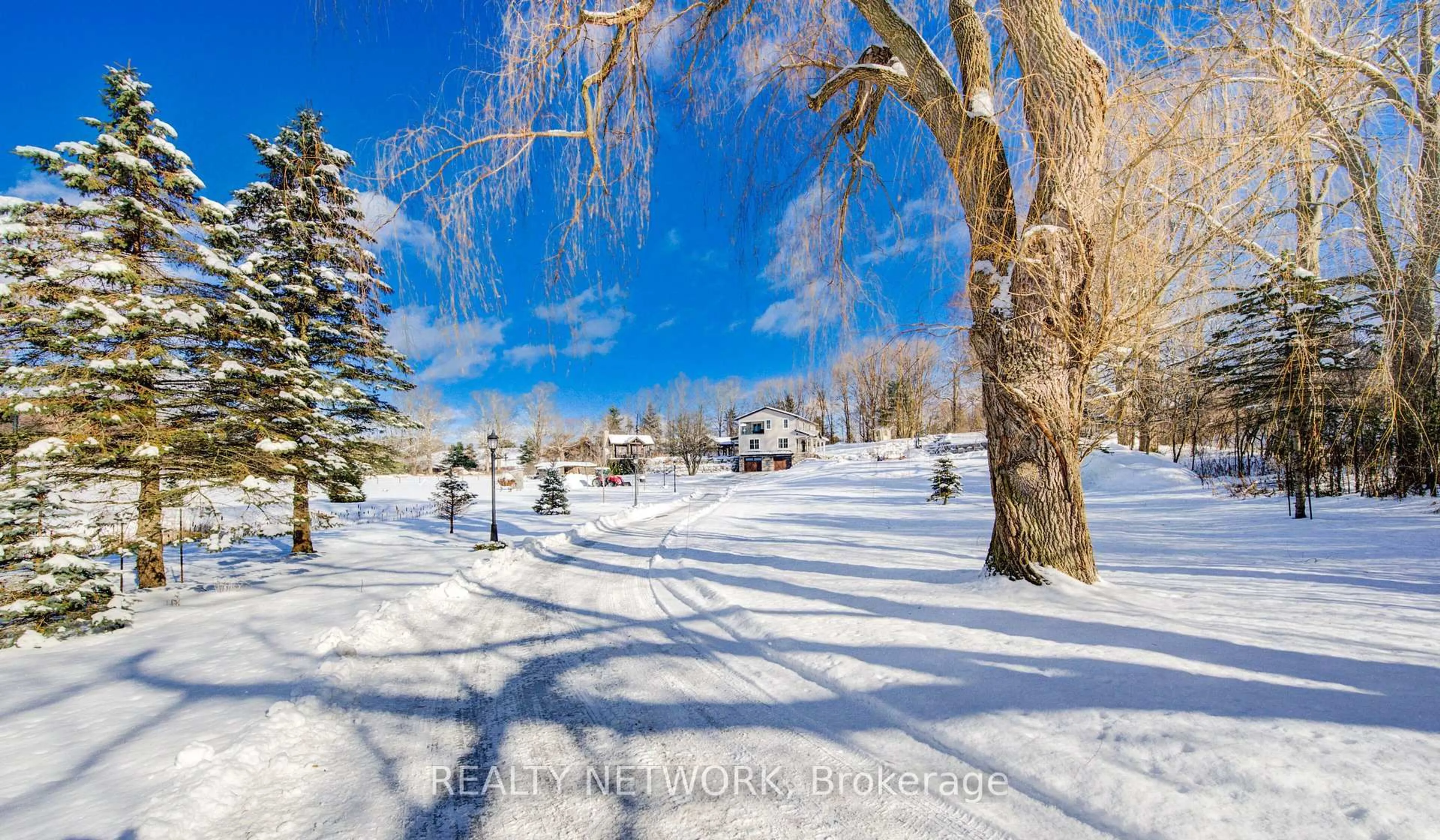 A pic from outside/outdoor area/front of a property/back of a property/a pic from drone, street for 895 Jerseyville Rd, Hamilton Ontario L0R 1R0