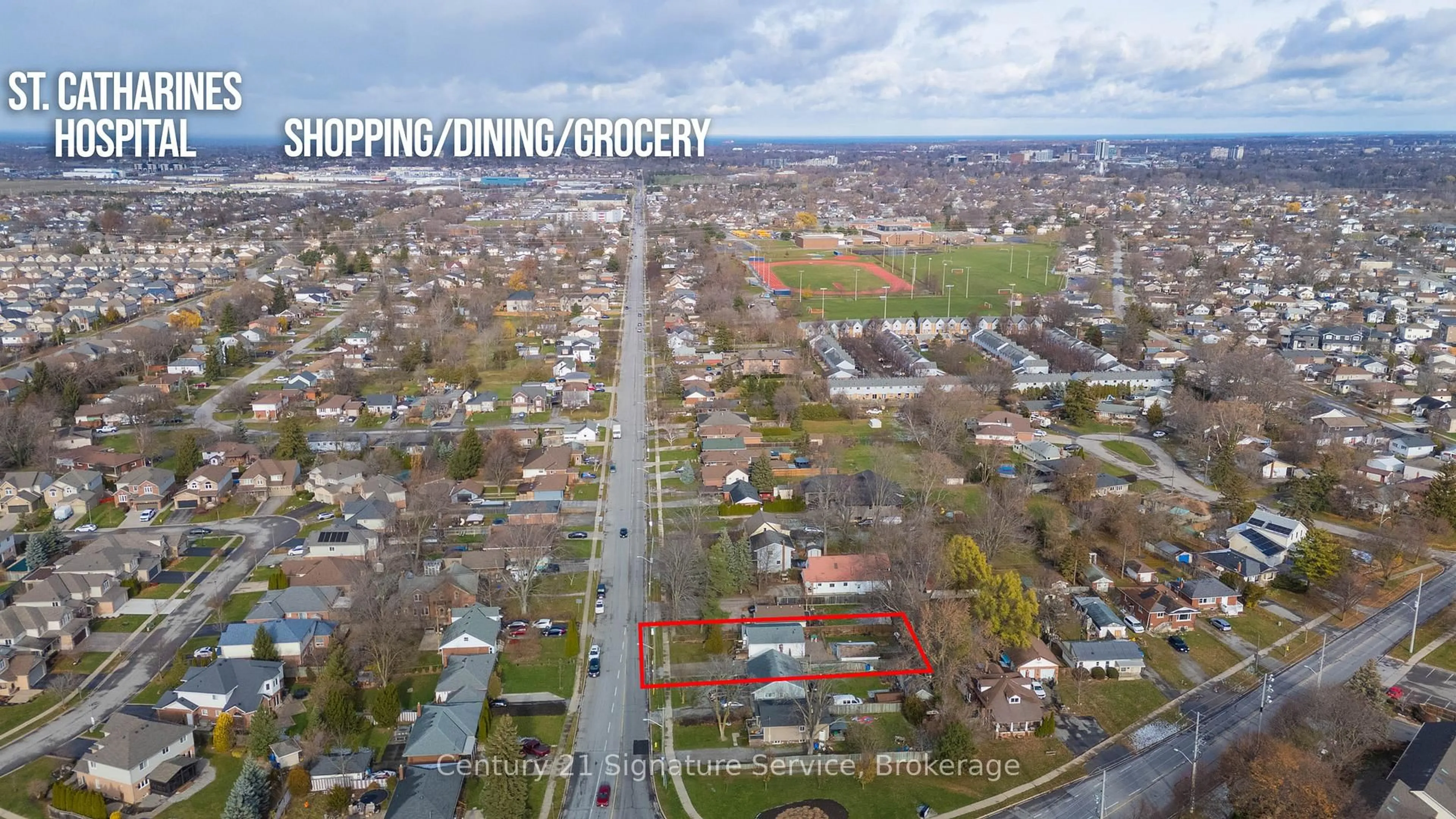 A pic from outside/outdoor area/front of a property/back of a property/a pic from drone, street for 30 Louth St, St. Catharines Ontario L2S 2T4