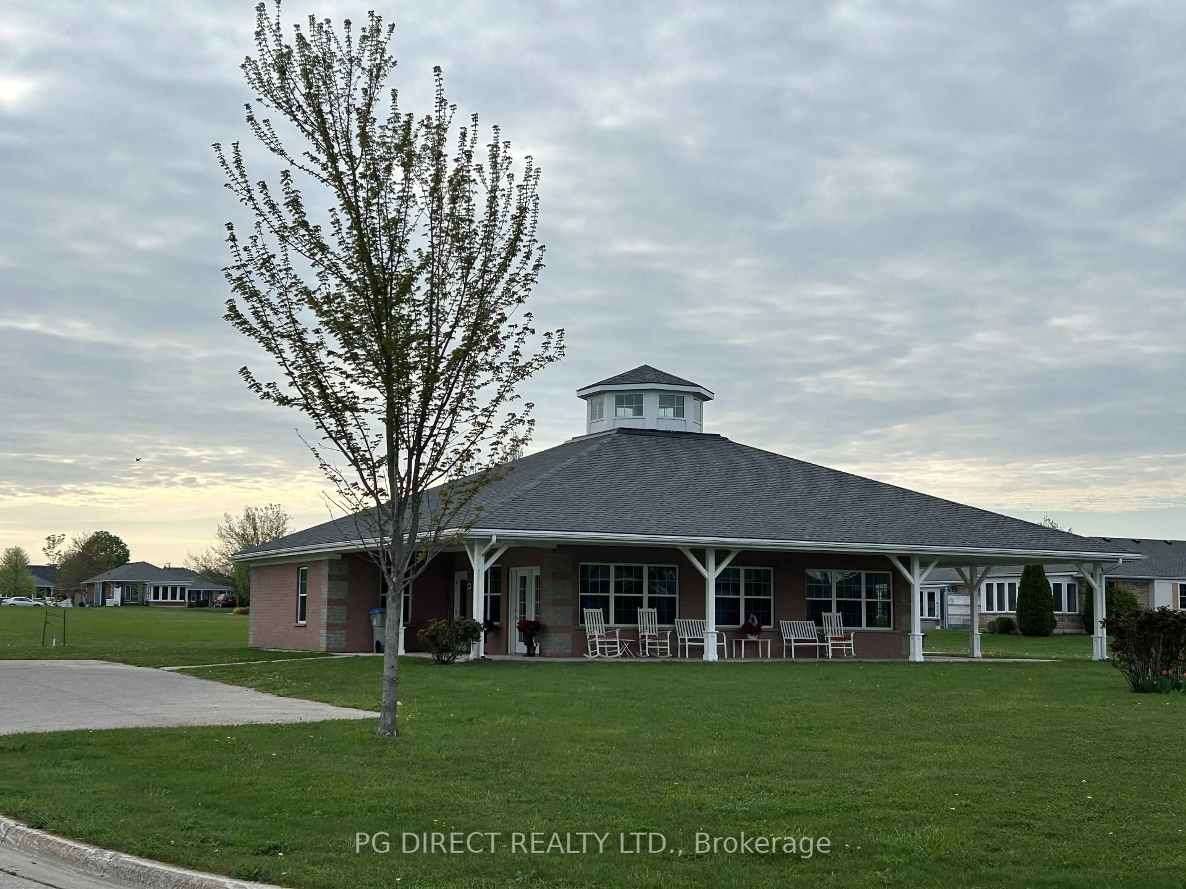 A pic from outside/outdoor area/front of a property/back of a property/a pic from drone, building for 237 Bethune Cres, Goderich Ontario N7A 4M6